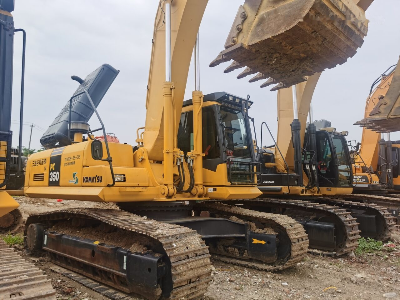 Komatsu PC350 - Lintekskavaator: pilt 2 Komatsu PC350 - Lintekskavaator: pilt 2