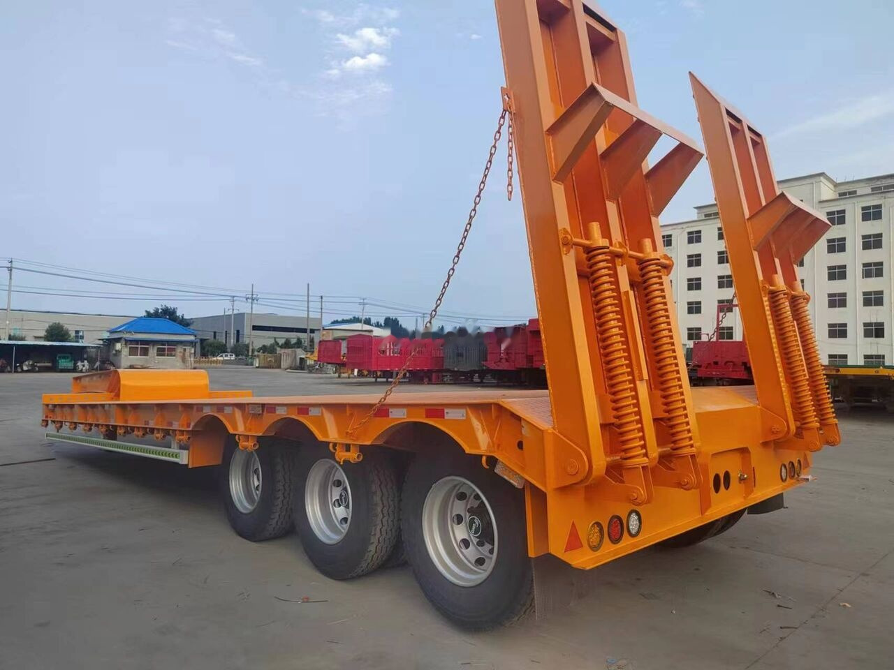 New low bed semi-tralier - Madal platvormpoolhaagis: pilt 3 New low bed semi-tralier - Madal platvormpoolhaagis: pilt 3