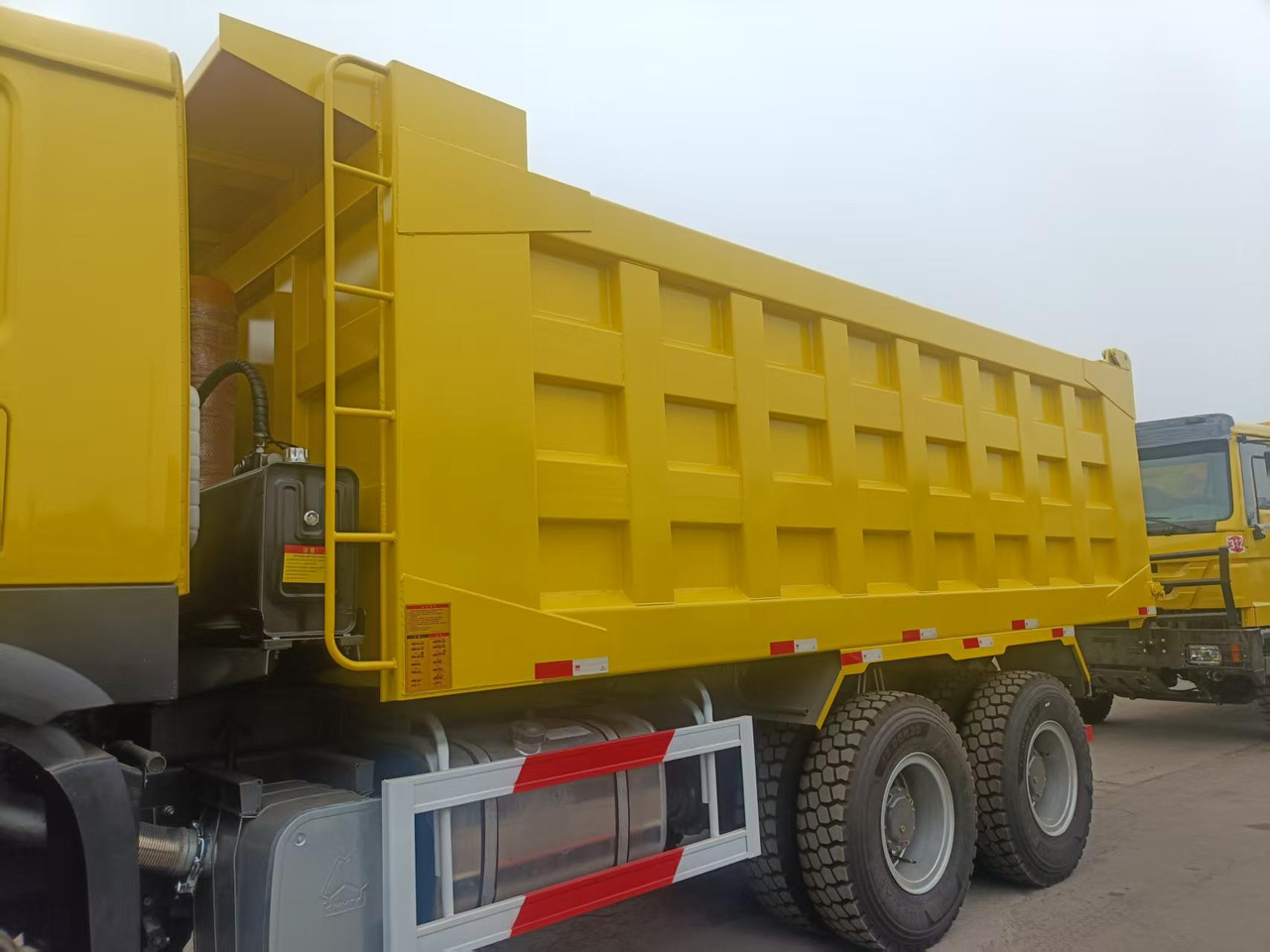 SINOTRUK HOWO 6x4 - Kallurauto: pilt 5 SINOTRUK HOWO 6x4 - Kallurauto: pilt 5