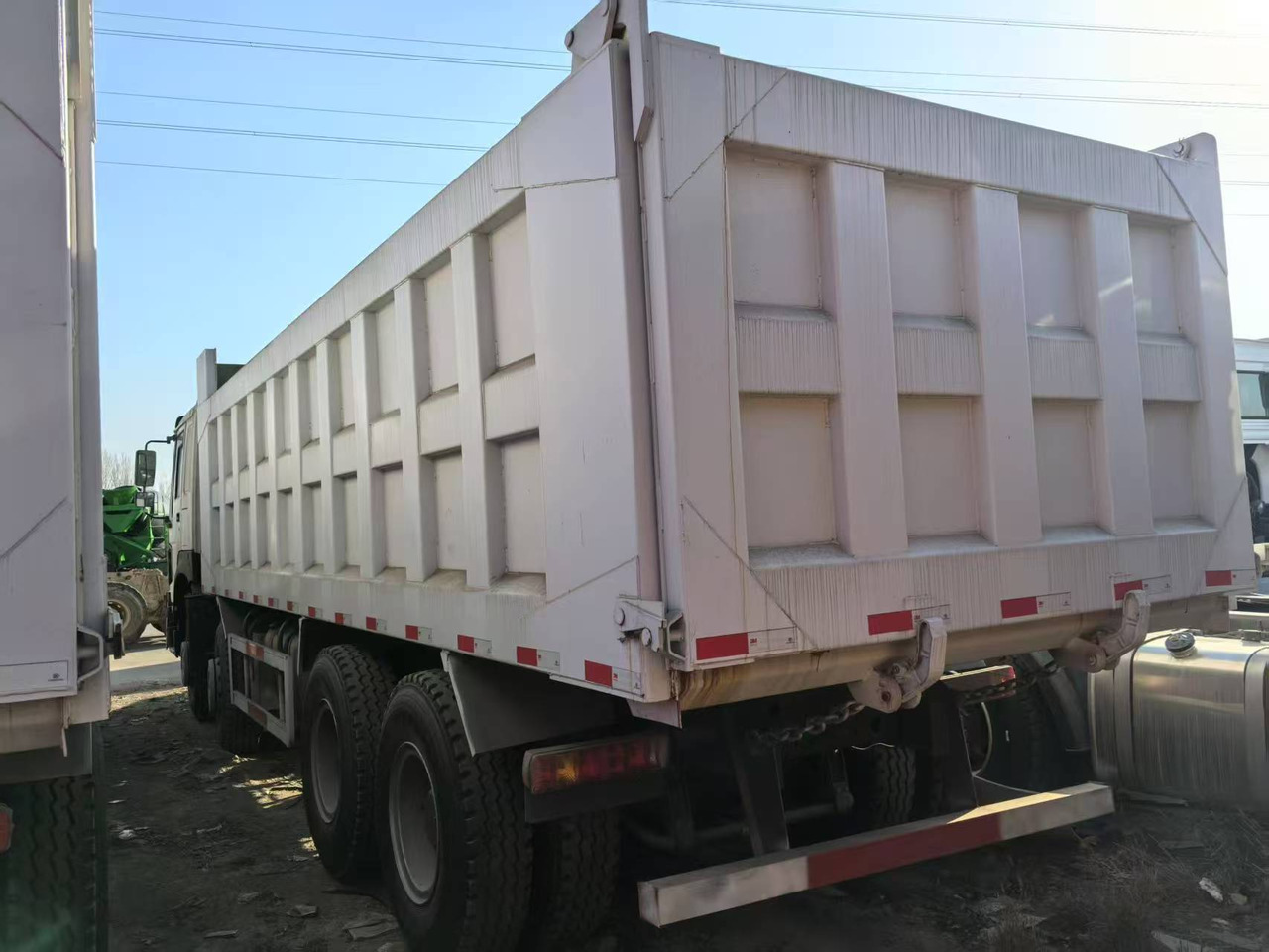 SINOTRUK HOWO 8x4 - Kallurauto: pilt 3 SINOTRUK HOWO 8x4 - Kallurauto: pilt 3