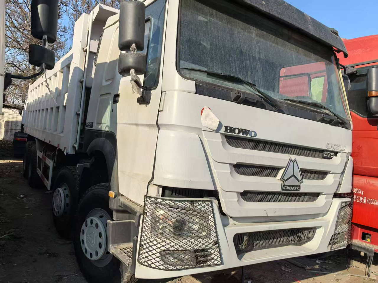 SINOTRUK HOWO 8x4 - Kallurauto: pilt 2 SINOTRUK HOWO 8x4 - Kallurauto: pilt 2
