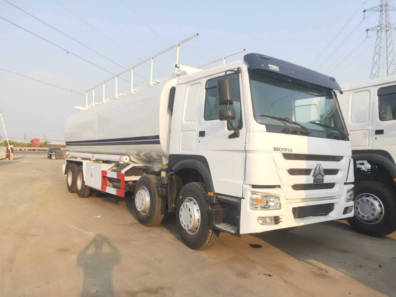 SINOTRUK HOWO Fuel Tank - Tsisternauto: pilt 1 SINOTRUK HOWO Fuel Tank - Tsisternauto: pilt 1