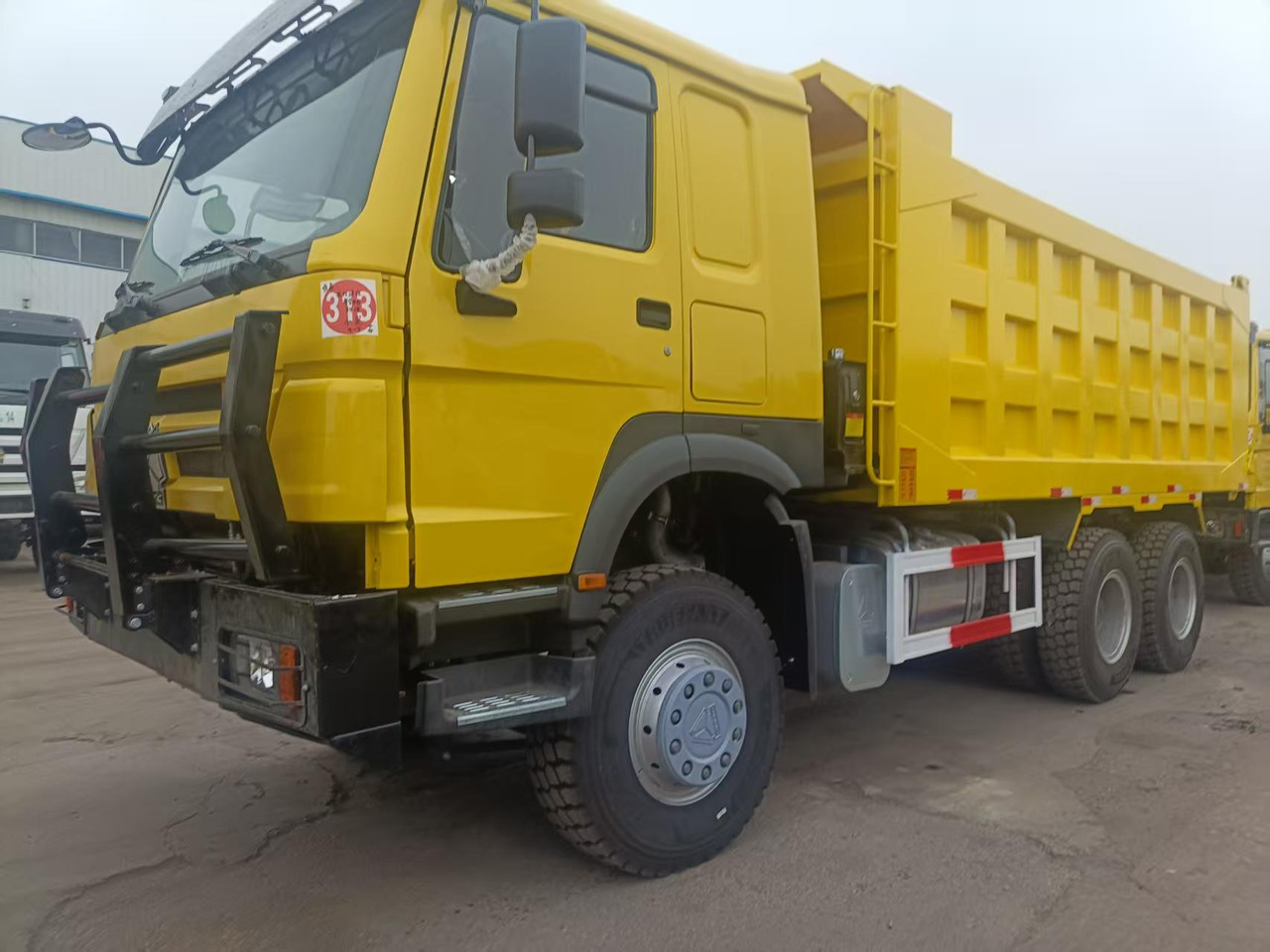 SINOTRUK HOWO - Kallurauto: pilt 2 SINOTRUK HOWO - Kallurauto: pilt 2