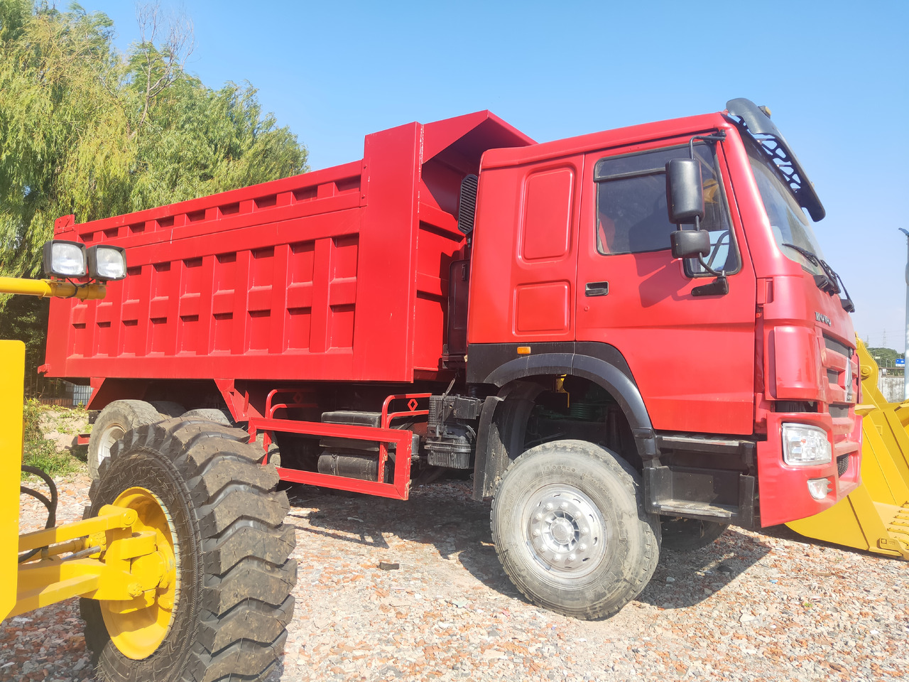 SINOTRUK HOWO - Kallurauto: pilt 1 SINOTRUK HOWO - Kallurauto: pilt 1