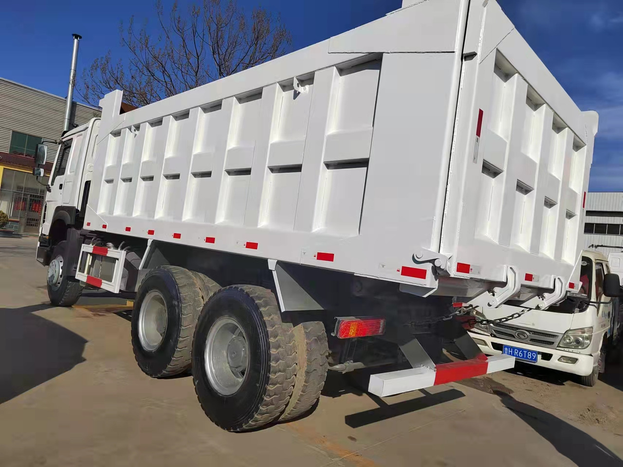 SINOTRUK HOWO - Kallurauto: pilt 1 SINOTRUK HOWO - Kallurauto: pilt 1