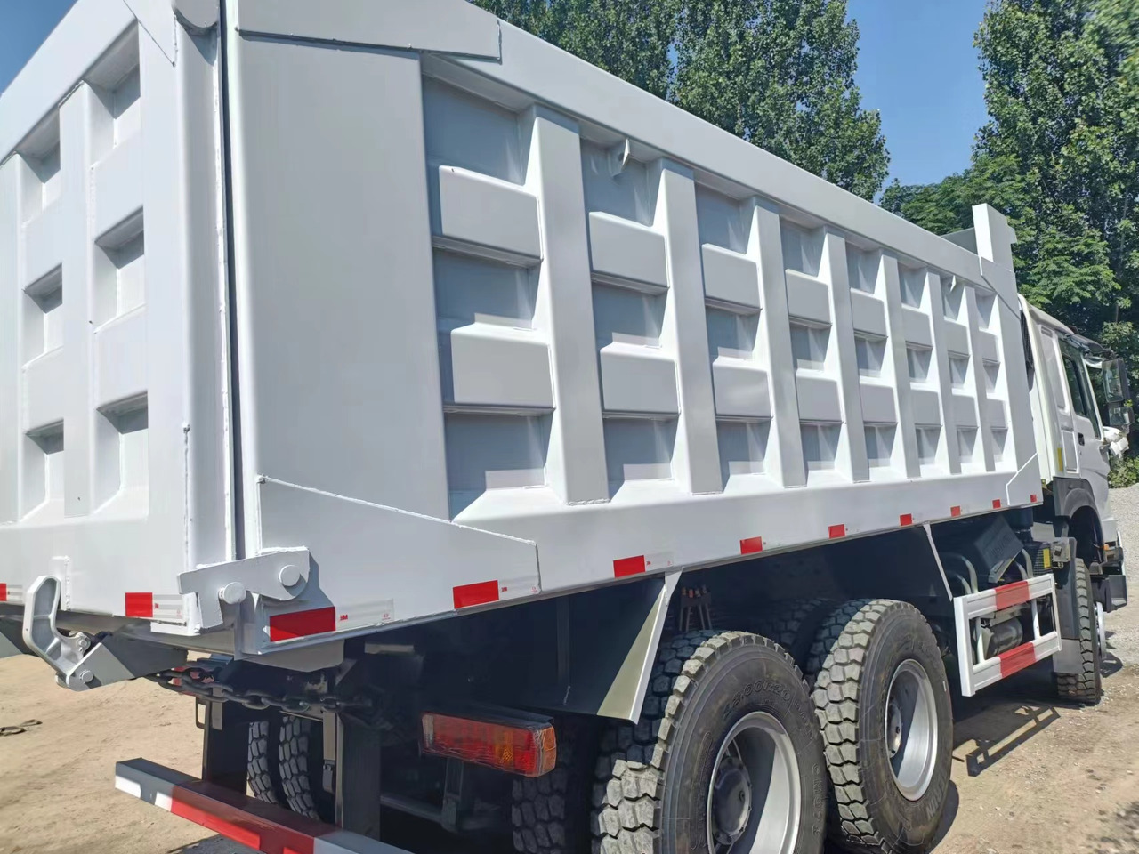 SINOTRUK HOWO - Kallurauto: pilt 1 SINOTRUK HOWO - Kallurauto: pilt 1