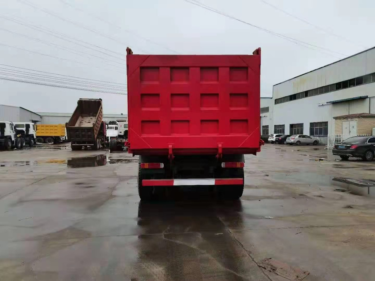 SINOTRUK HOWO - Kallurauto: pilt 2 SINOTRUK HOWO - Kallurauto: pilt 2