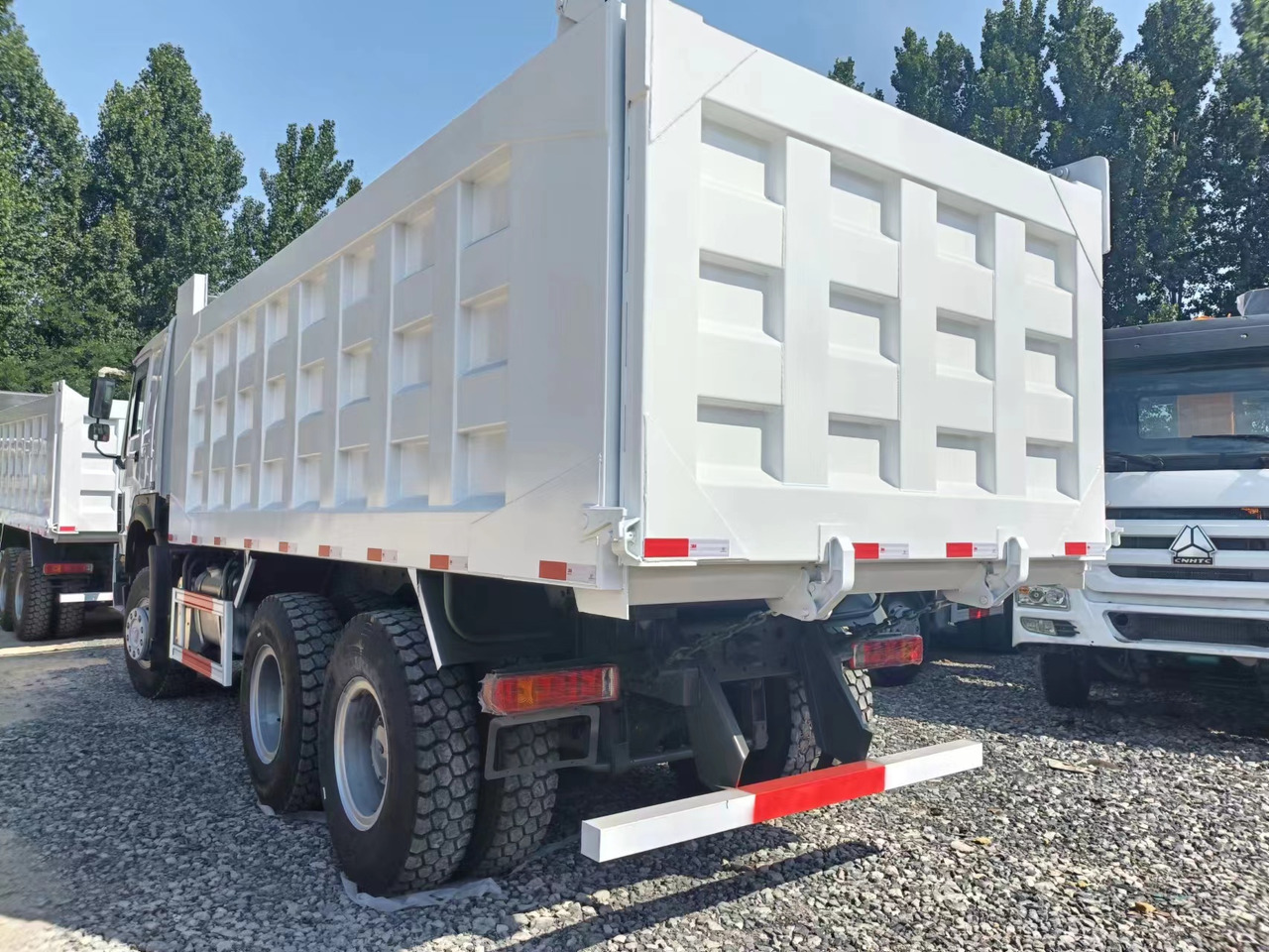 SINOTRUK HOWO - Kallurauto: pilt 1 SINOTRUK HOWO - Kallurauto: pilt 1