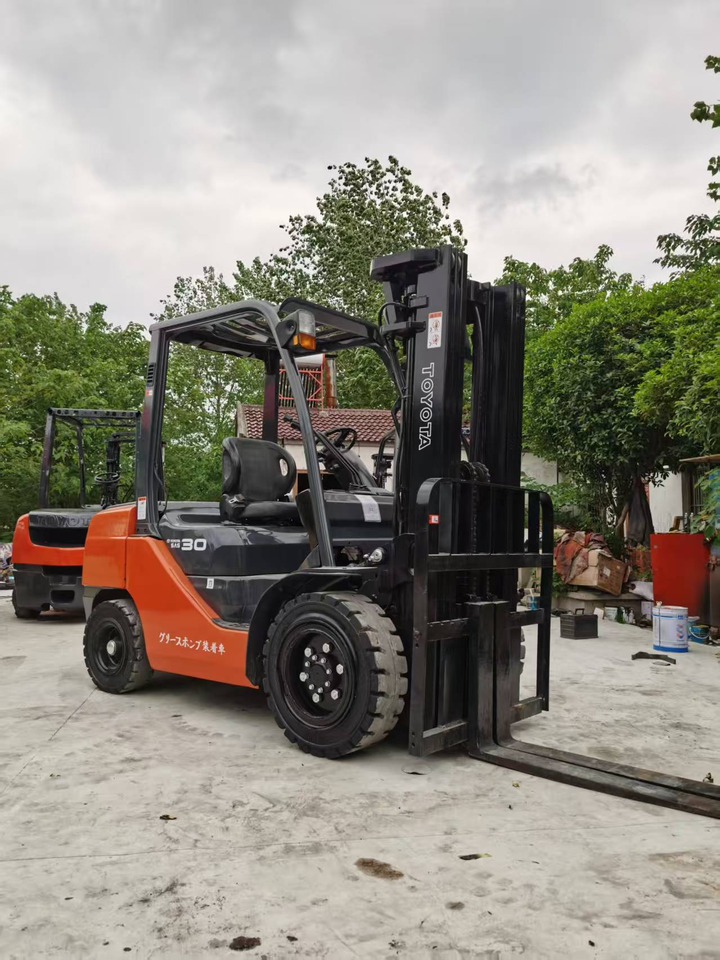 TOYOTA 72-8FDN30 - Diiseltõstuk: pilt 3 TOYOTA 72-8FDN30 - Diiseltõstuk: pilt 3