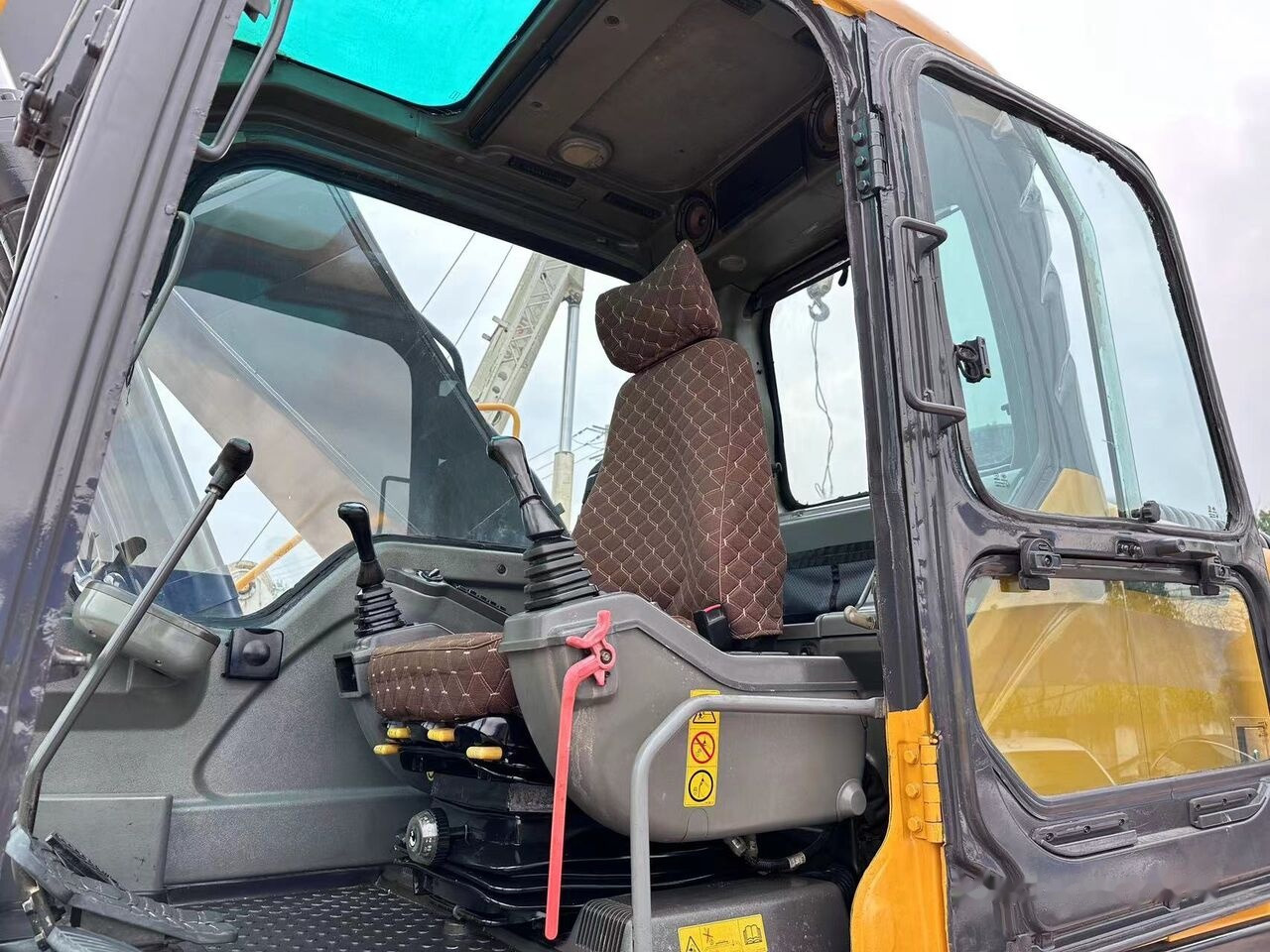 Volvo EC240D - Lintekskavaator: pilt 3 Volvo EC240D - Lintekskavaator: pilt 3