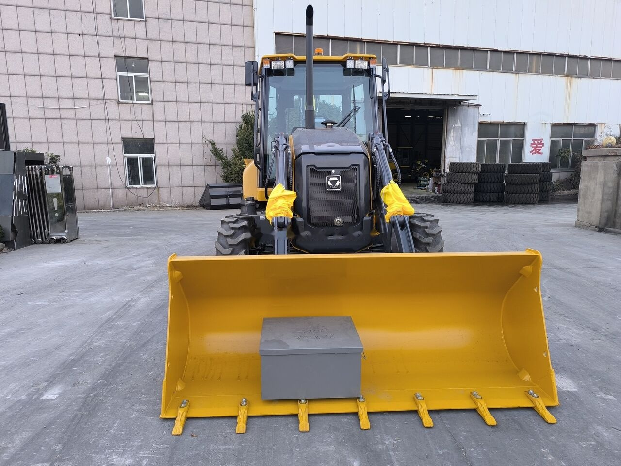 Uus Ekskavaator-laadur XCMG XC870K New machine: pilt 7