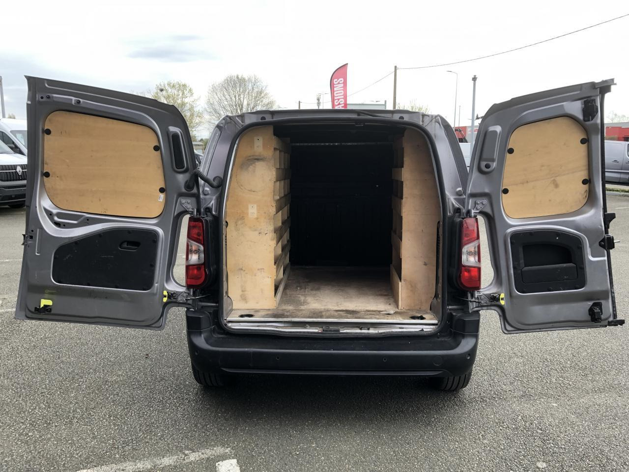 Citroen Berlingo M 1000KG BLUEHDI 130 S&S CLUB EAT8 - Väike kaubik: pilt 3 Citroen Berlingo M 1000KG BLUEHDI 130 S&S CLUB EAT8 - Väike kaubik: pilt 3
