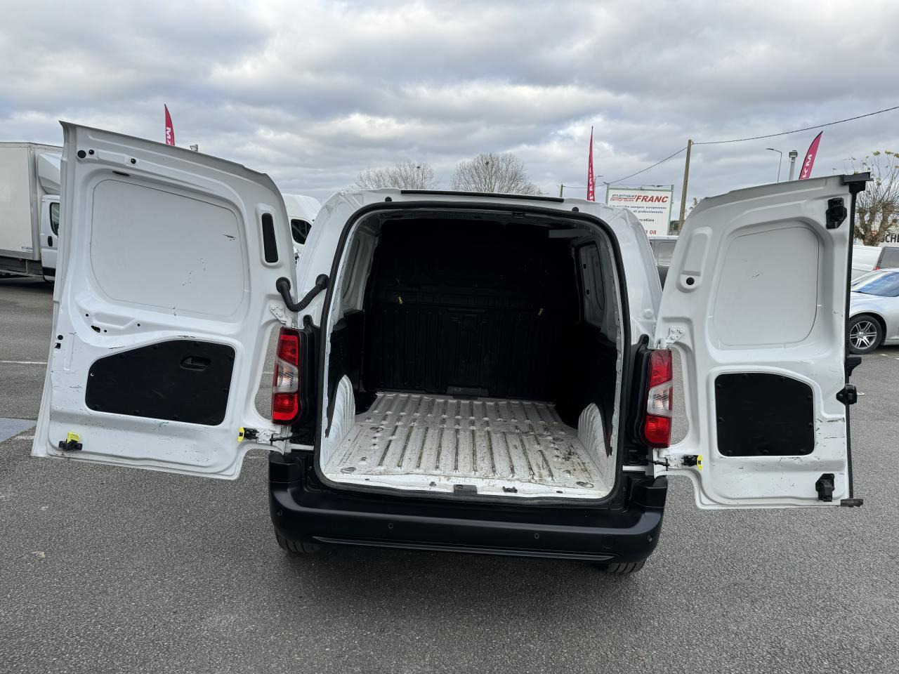 Citroen Berlingo M 650KG BLUEHDI 100 S&S DRIVER BVM5 - Kaubik: pilt 3 Citroen Berlingo M 650KG BLUEHDI 100 S&S DRIVER BVM5 - Kaubik: pilt 3