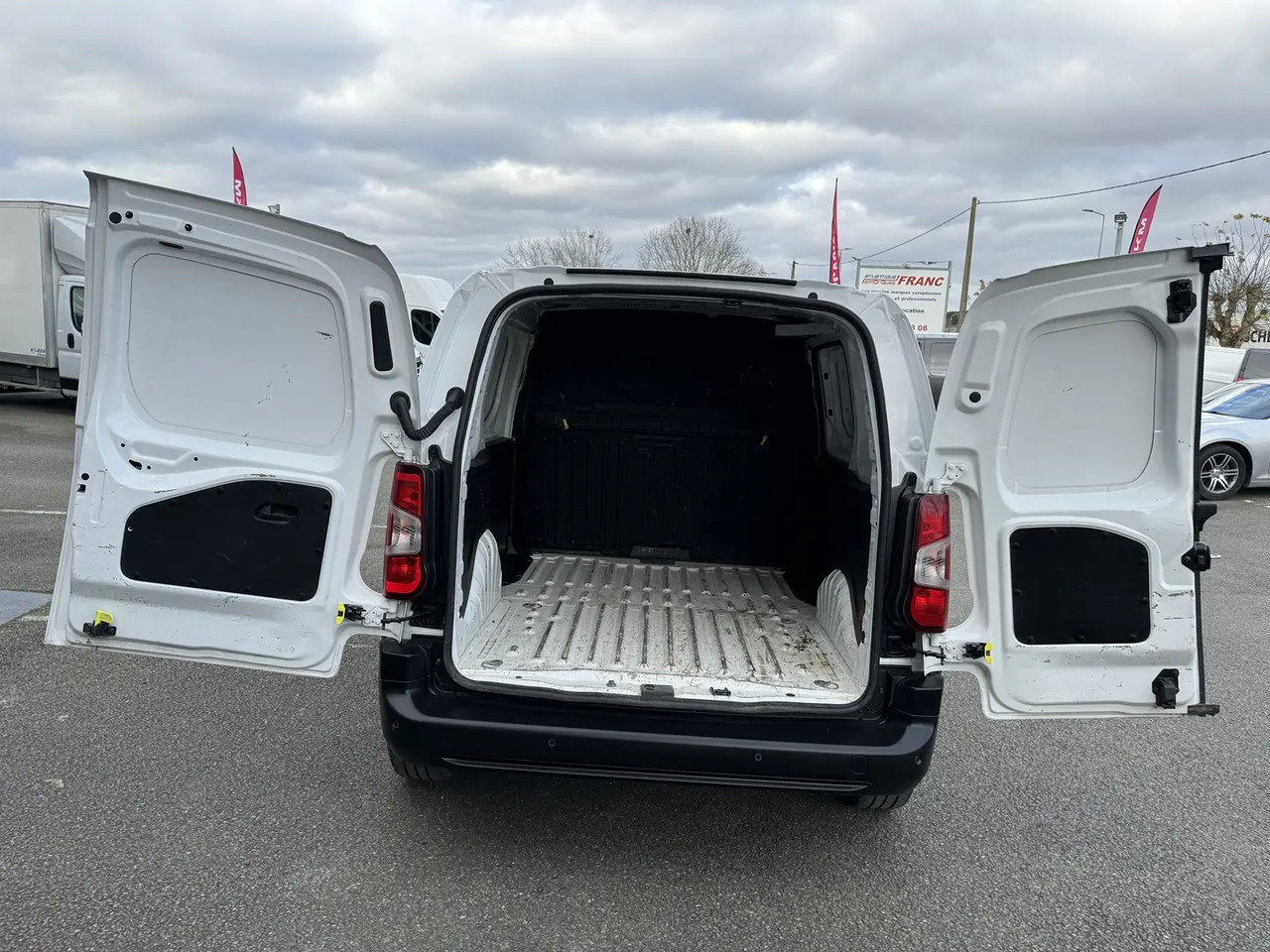 Citroen Berlingo M 650KG BLUEHDI 100 S&S DRIVER - Kaubik: pilt 3 Citroen Berlingo M 650KG BLUEHDI 100 S&S DRIVER - Kaubik: pilt 3