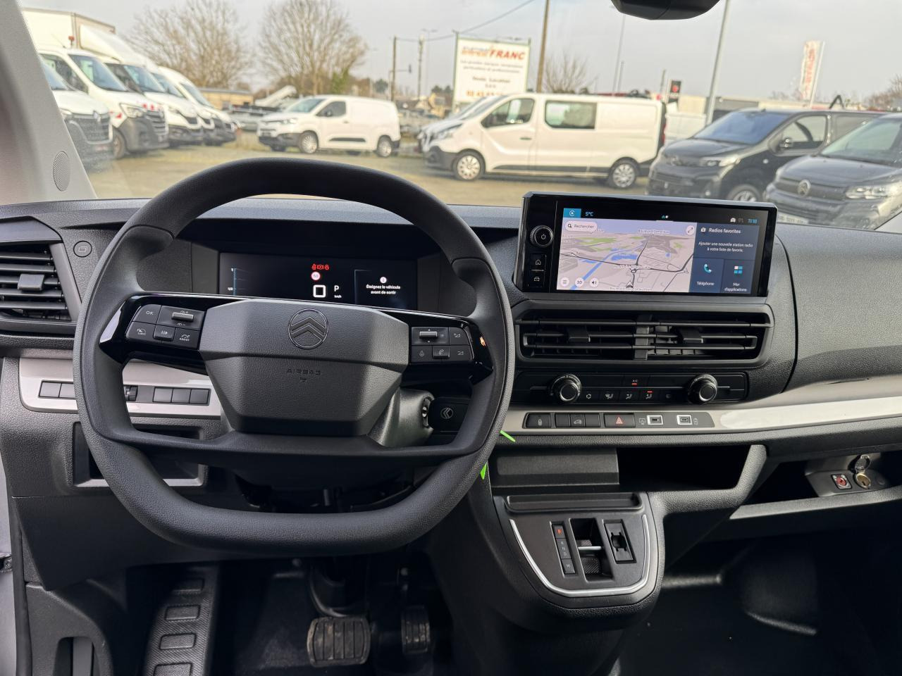 Citroen Jumpy 2 PLACES XL 2.0 BLUEHDI 180CH S&S PACK PREMIUM CONNECT EAT8 - Kaubik: pilt 3 Citroen Jumpy 2 PLACES XL 2.0 BLUEHDI 180CH S&S PACK PREMIUM CONNECT EAT8 - Kaubik: pilt 3