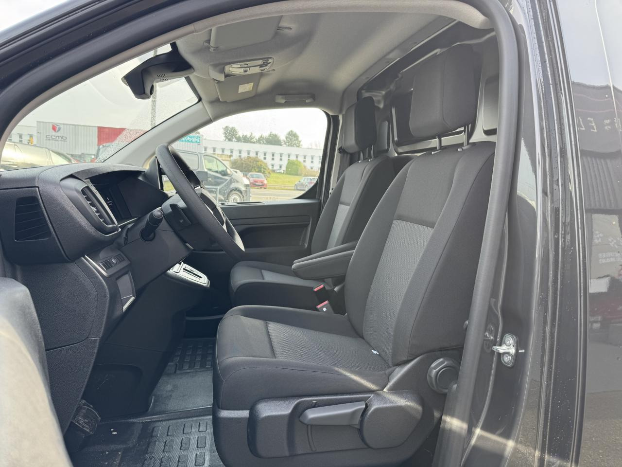 Citroen Jumpy 2 PLACES XL 2.0 BLUEHDI 180CH S&S PACK PREMIUM CONNECT EAT8 - Kaubik: pilt 4 Citroen Jumpy 2 PLACES XL 2.0 BLUEHDI 180CH S&S PACK PREMIUM CONNECT EAT8 - Kaubik: pilt 4