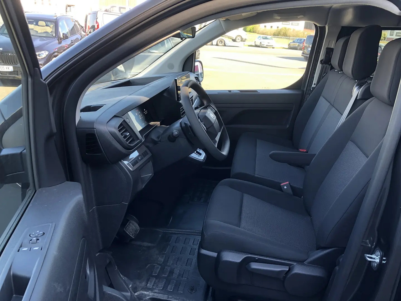 Citroen Jumpy XL 2.0 BLUEHDI 180CH S&S CABINE APPROFONDIE FIXE PACK PREMIUM CONNECT EAT8 - Meeskonnaauto: pilt 5 Citroen Jumpy XL 2.0 BLUEHDI 180CH S&S CABINE APPROFONDIE FIXE PACK PREMIUM CONNECT EAT8 - Meeskonnaauto: pilt 5