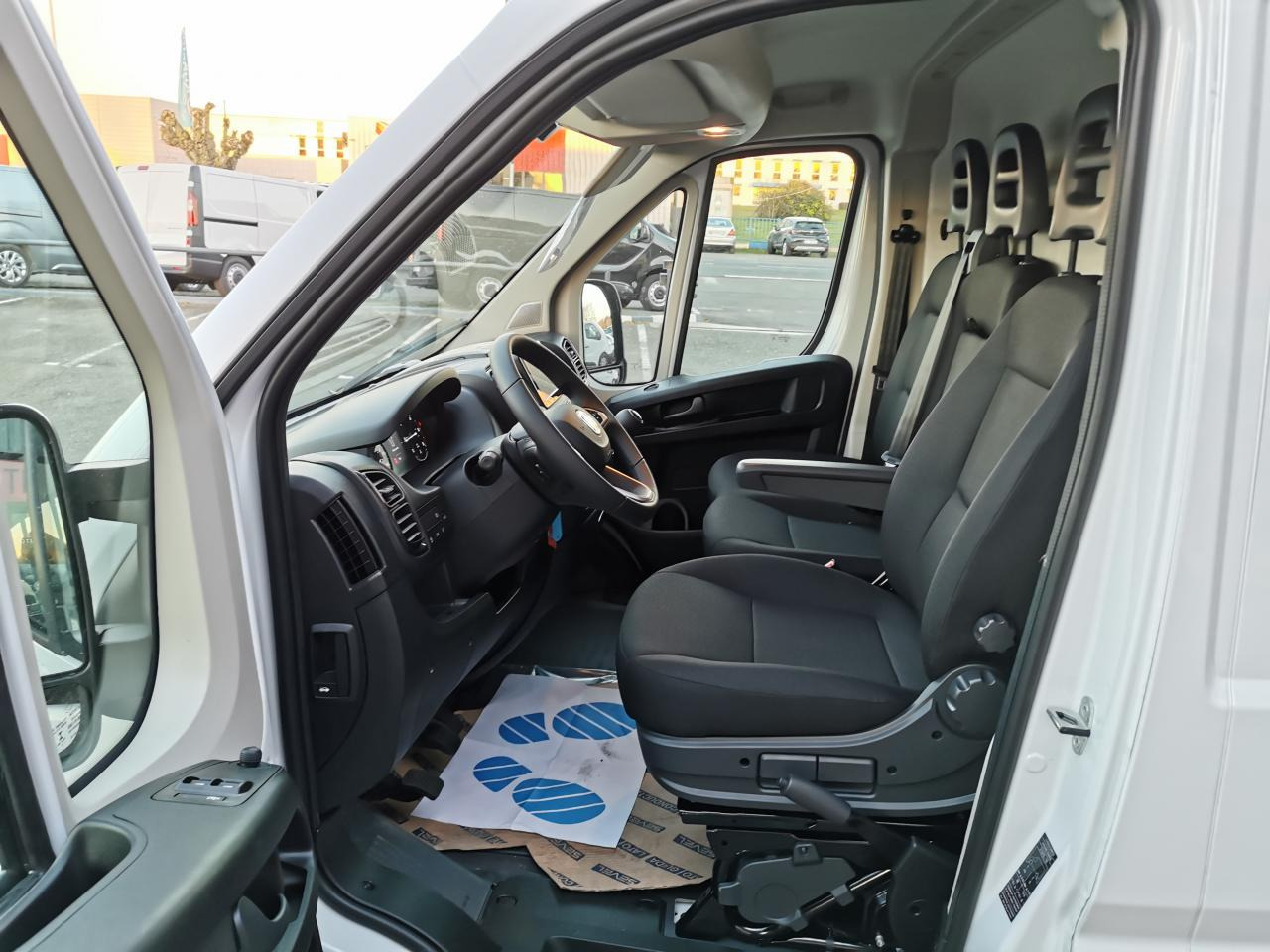 FIAT Ducato Tôlé Maxi 3.5 XL H2 2.2 - 140 S&S III FOURGON TOLE Fourgon Tôlé - Kaubik: pilt 5 FIAT Ducato Tôlé Maxi 3.5 XL H2 2.2 - 140 S&S III FOURGON TOLE Fourgon Tôlé - Kaubik: pilt 5