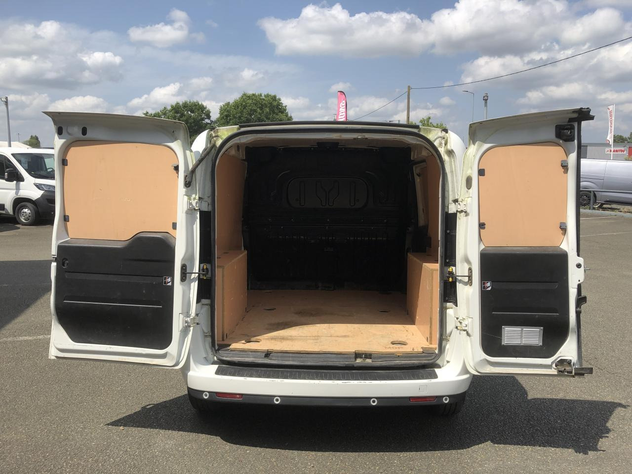 Fiat Doblo Cargo 1.3 MULTIJET 95CH PACK PROFESSIONAL TRIO E6 - Väike kaubik: pilt 2 Fiat Doblo Cargo 1.3 MULTIJET 95CH PACK PROFESSIONAL TRIO E6 - Väike kaubik: pilt 2