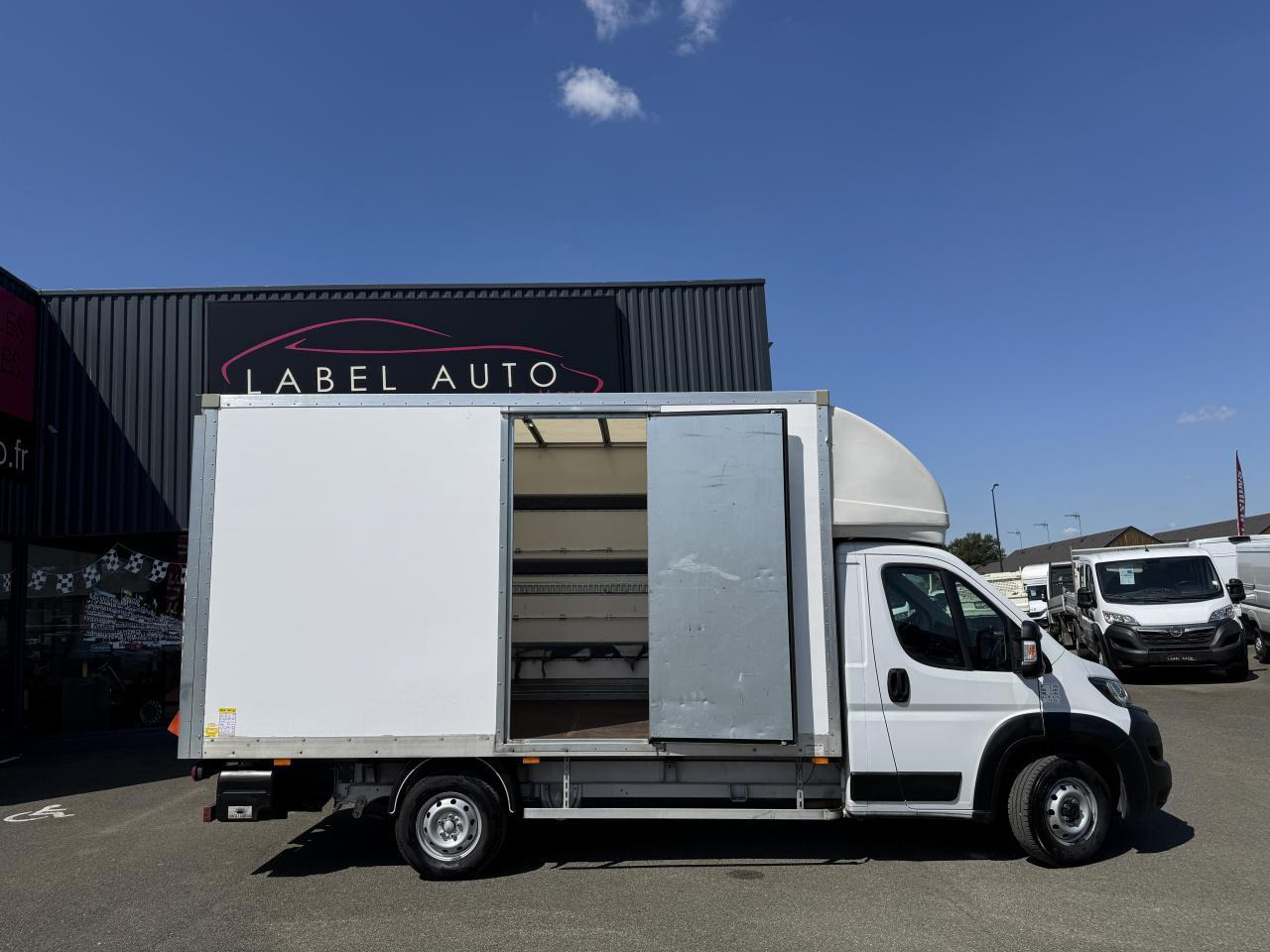 Fiat Ducato 3.5 L H3-POWER 140CH MAXI CAISSE 20M³ + HAYON 750KG + AUVENT PACK PRO - Tarbesõiduk furgoon: pilt 1 Fiat Ducato 3.5 L H3-POWER 140CH MAXI CAISSE 20M³ + HAYON 750KG + AUVENT PACK PRO - Tarbesõiduk furgoon: pilt 1