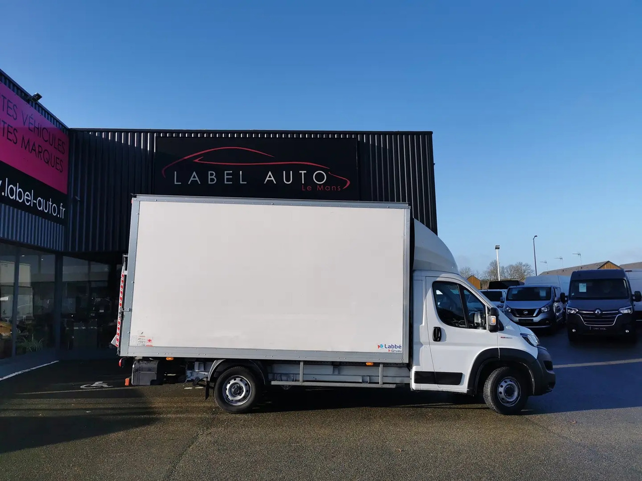 Fiat Ducato 3.5 L H3-POWER 140CH MAXI HEAVY DUTY CAISSE 20M³ + HAYON 750KG + AUVENT PACK PRO - Tarbesõiduk furgoon: pilt 1 Fiat Ducato 3.5 L H3-POWER 140CH MAXI HEAVY DUTY CAISSE 20M³ + HAYON 750KG + AUVENT PACK PRO - Tarbesõiduk furgoon: pilt 1
