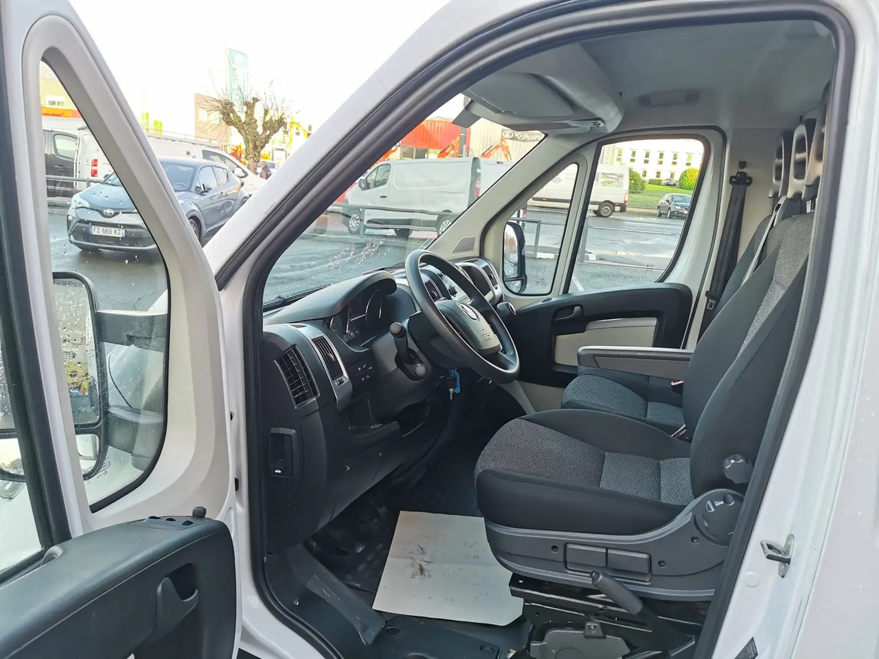 Fiat Ducato 3.5 MAXI L 2.3 MULTIJET 130CH PACK PRO NAV + COFFRE - Tarbesõiduk kallur: pilt 5 Fiat Ducato 3.5 MAXI L 2.3 MULTIJET 130CH PACK PRO NAV + COFFRE - Tarbesõiduk kallur: pilt 5
