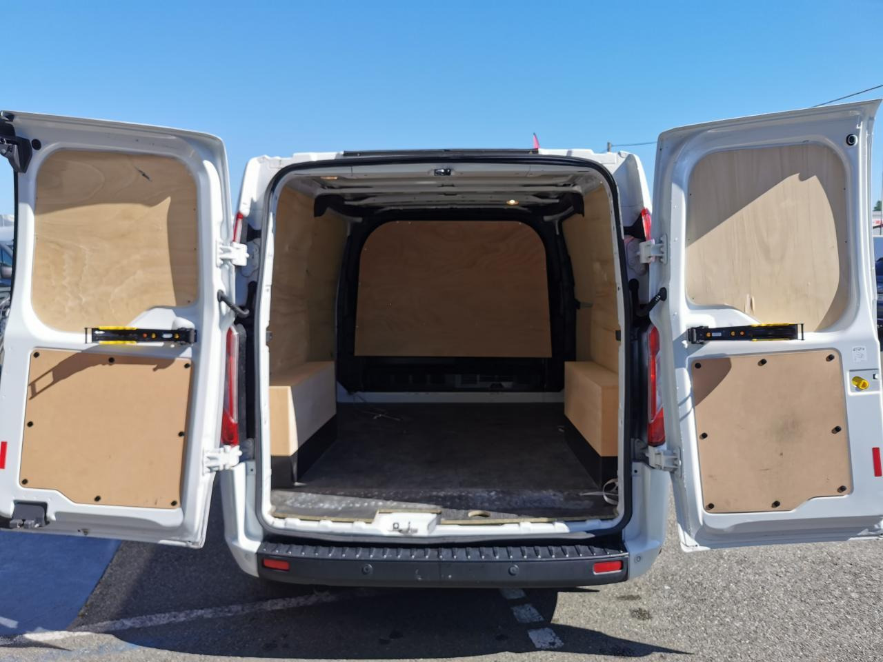 Ford Transit Custom 2.0 ECOBLUE MHEV - 130CH TREND BUSINESS - Väike kaubik: pilt 3 Ford Transit Custom 2.0 ECOBLUE MHEV - 130CH TREND BUSINESS - Väike kaubik: pilt 3
