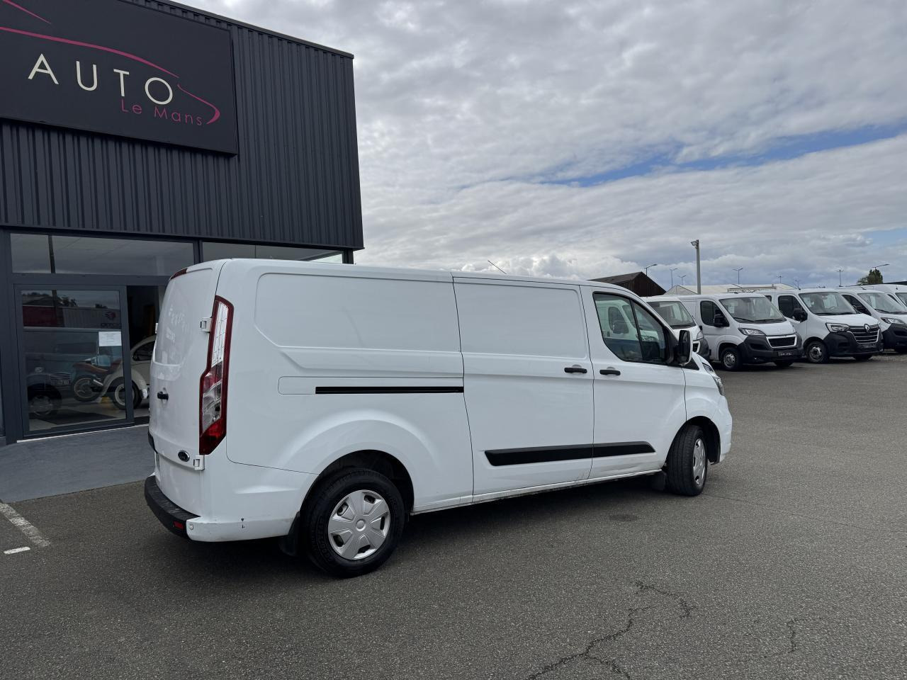Ford Transit Custom 300 L2H1 2.0 ECOBLUE 130 HYBRID TREND BUSINESS - Kaubik: pilt 5 Ford Transit Custom 300 L2H1 2.0 ECOBLUE 130 HYBRID TREND BUSINESS - Kaubik: pilt 5