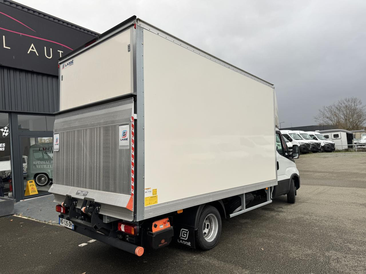 IVECO Daily 35 C 16H3.0 - BV Hi-Matic CHASSIS CABINE CAISSE 20M3 + HAYON - Tarbesõiduk furgoon: pilt 5 IVECO Daily 35 C 16H3.0 - BV Hi-Matic CHASSIS CABINE CAISSE 20M3 + HAYON - Tarbesõiduk furgoon: pilt 5