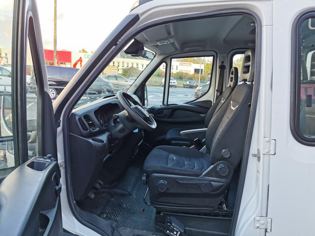 IVECO daily 35C14 BENNE COFFRE DOUBLE CABINE 6 places - Tarbesõiduk kallur: pilt 5 IVECO daily 35C14 BENNE COFFRE DOUBLE CABINE 6 places - Tarbesõiduk kallur: pilt 5