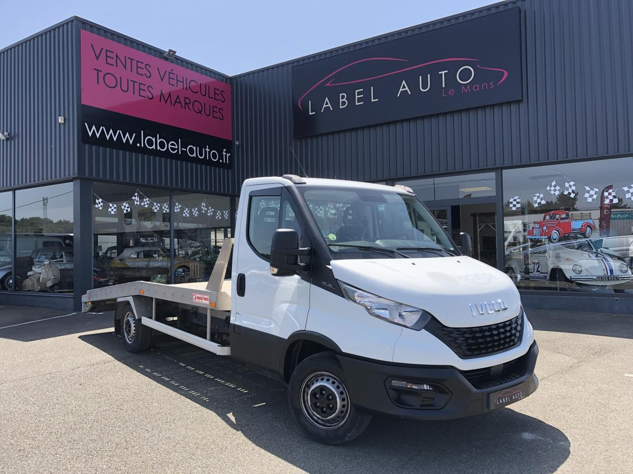 Iveco Daily IVECO PORTE VOITURE DEPANNEUSE 35 S 16 3L0 160 CH EMPATTEMENT 4100 PLATEAU FIX ALU EQUIP M - Treilerveoauto: pilt 2 Iveco Daily IVECO PORTE VOITURE DEPANNEUSE 35 S 16 3L0 160 CH EMPATTEMENT 4100 PLATEAU FIX ALU EQUIP M - Treilerveoauto: pilt 2