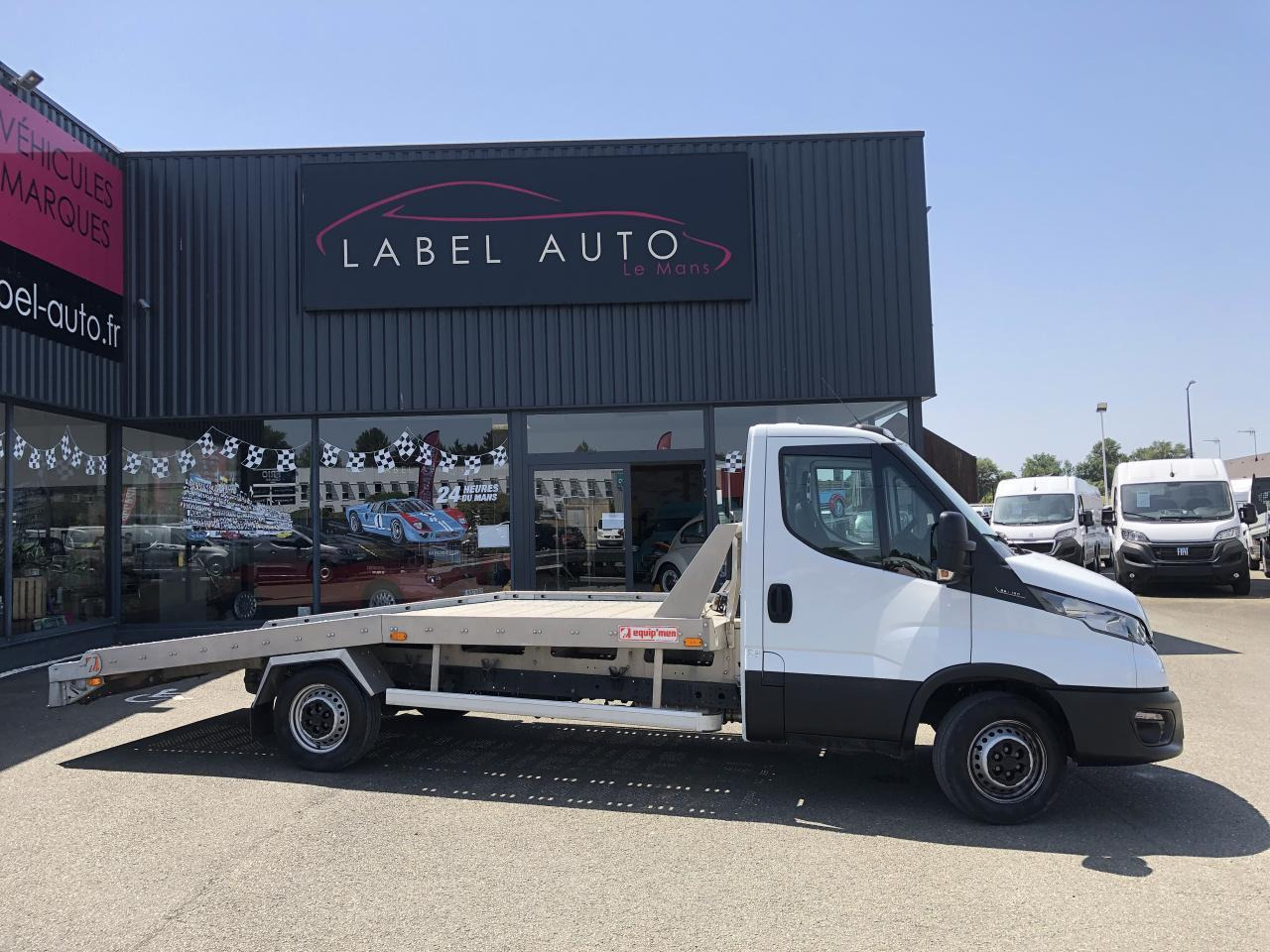 Iveco Daily IVECO PORTE VOITURE DEPANNEUSE 35 S 16 3L0 160 CH EMPATTEMENT 4100 PLATEAU FIX ALU EQUIP M - Treilerveoauto: pilt 1 Iveco Daily IVECO PORTE VOITURE DEPANNEUSE 35 S 16 3L0 160 CH EMPATTEMENT 4100 PLATEAU FIX ALU EQUIP M - Treilerveoauto: pilt 1