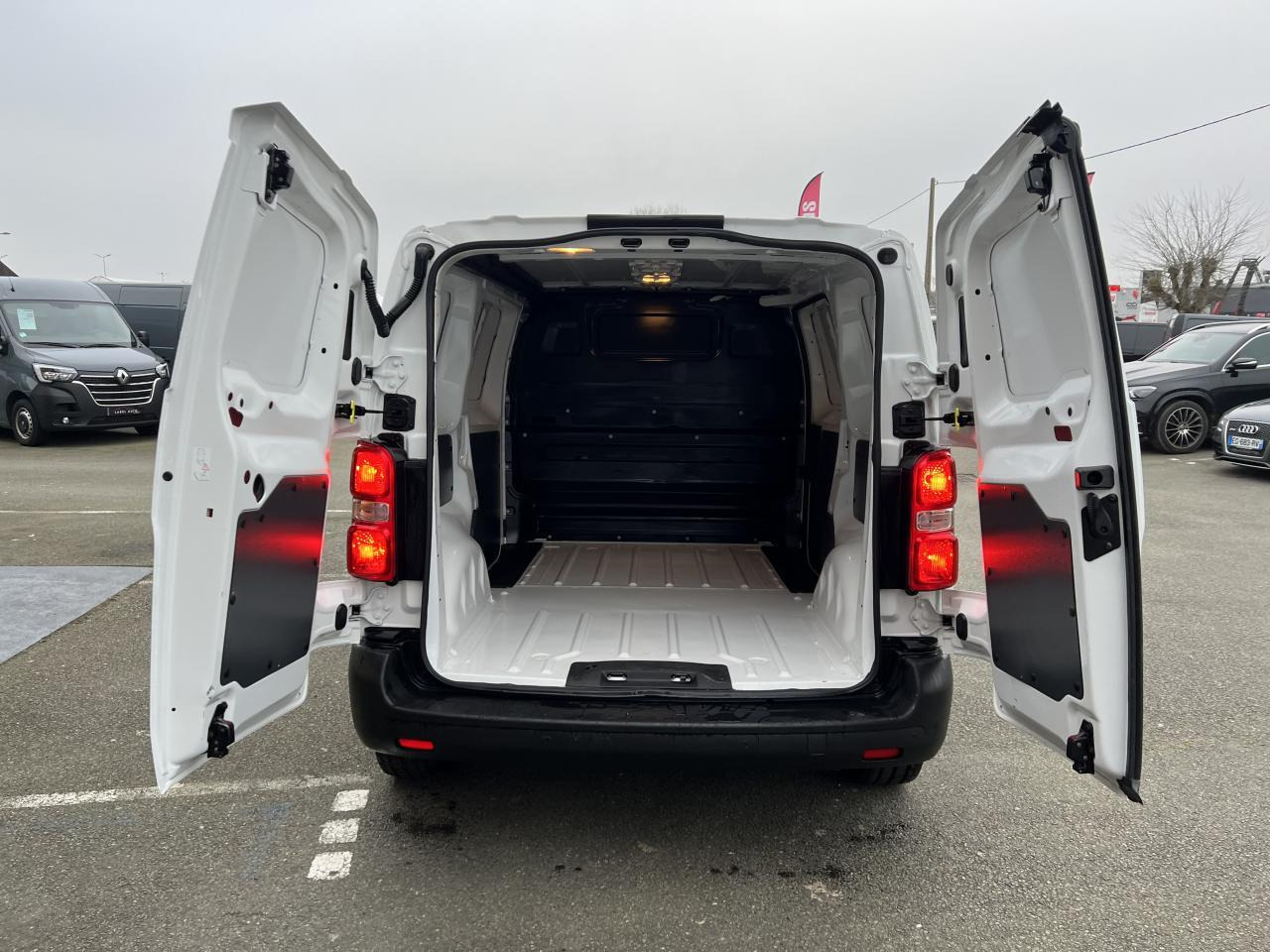 Opel Vivaro fourgon M 2.0 BLUEHDI 145CH EAT-8 PACK CLIM - Väike kaubik: pilt 3 Opel Vivaro fourgon M 2.0 BLUEHDI 145CH EAT-8 PACK CLIM - Väike kaubik: pilt 3