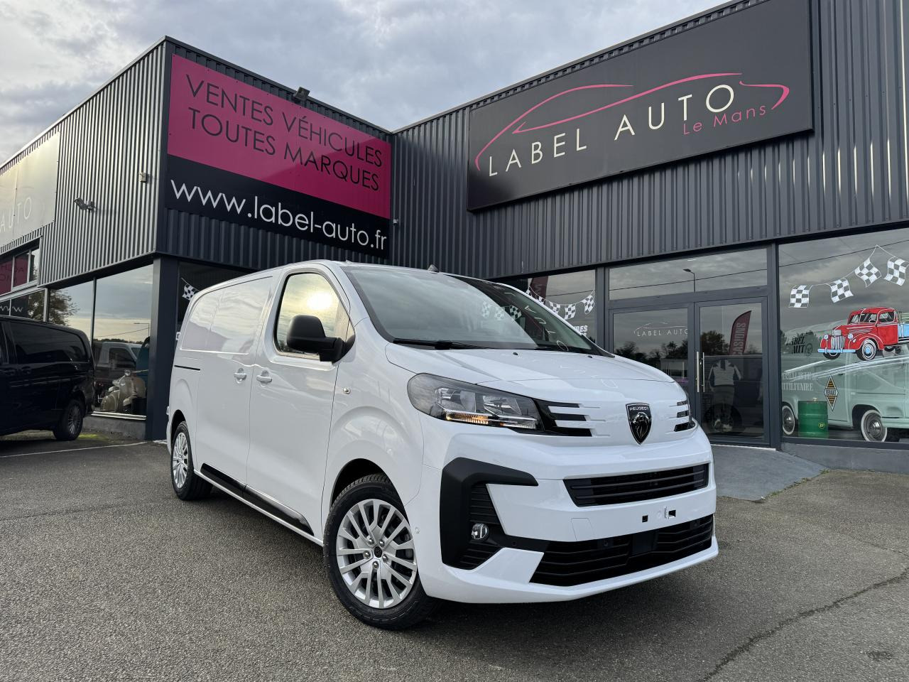 PEUGEOT Expert M 2.0 BlueHDi - 145 S&S - BV EAT8 III FOURGON Fourgon PHASE 2 - Kaubik: pilt 1 PEUGEOT Expert M 2.0 BlueHDi - 145 S&S - BV EAT8 III FOURGON Fourgon PHASE 2 - Kaubik: pilt 1