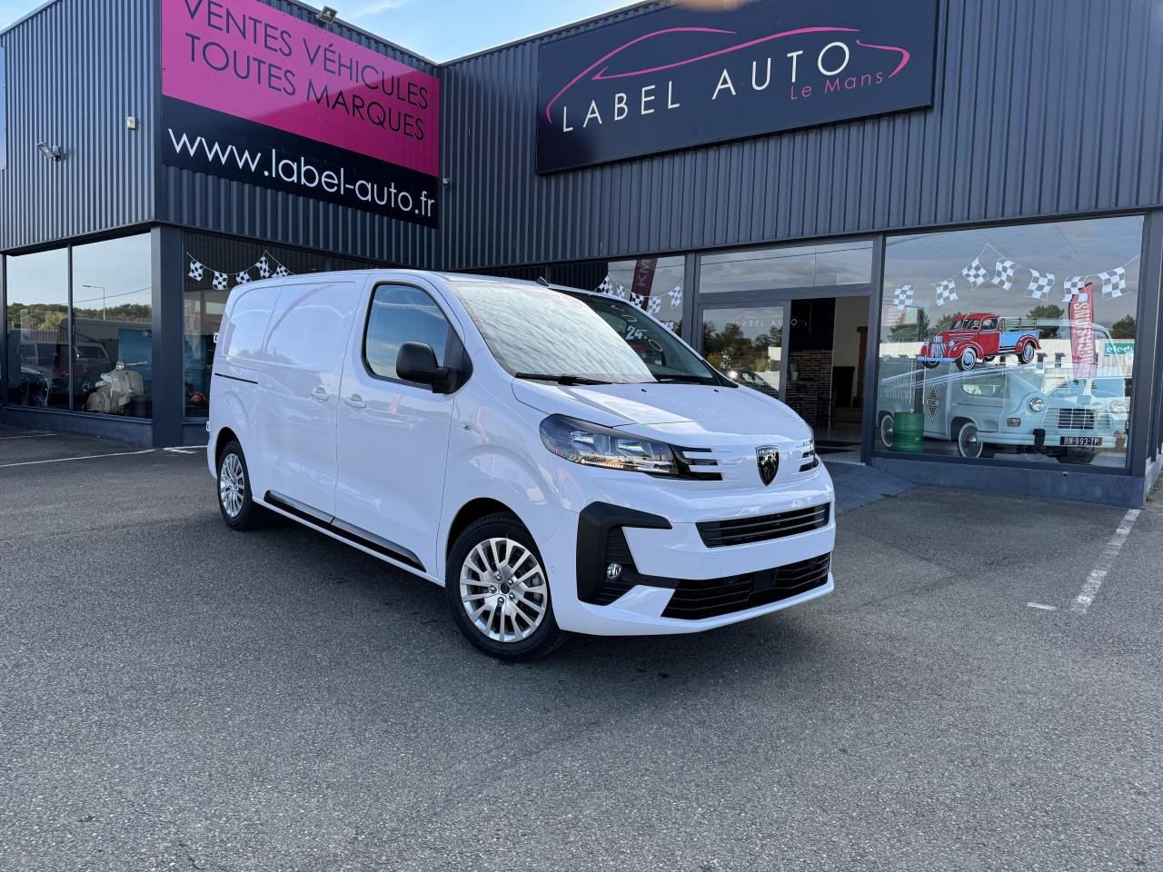 PEUGEOT Expert M 2.0 BlueHDi - 145 S&S - BV EAT8 III FOURGON Fourgon PHASE 2 - Kaubik: pilt 1 PEUGEOT Expert M 2.0 BlueHDi - 145 S&S - BV EAT8 III FOURGON Fourgon PHASE 2 - Kaubik: pilt 1