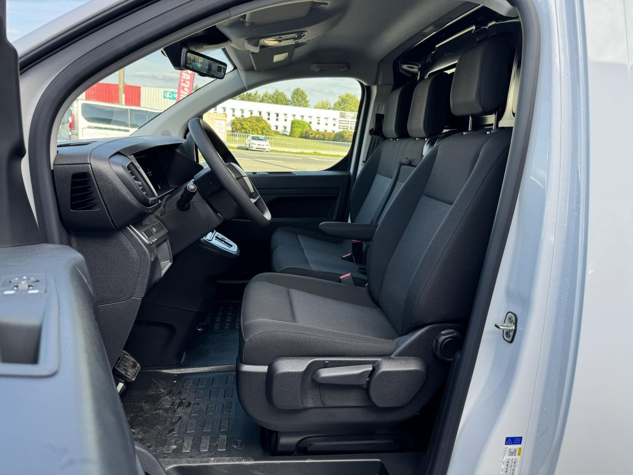 PEUGEOT Expert M 2.0 BlueHDi - 145 S&S - BV EAT8 III FOURGON Fourgon PHASE 2 - Kaubik: pilt 5 PEUGEOT Expert M 2.0 BlueHDi - 145 S&S - BV EAT8 III FOURGON Fourgon PHASE 2 - Kaubik: pilt 5