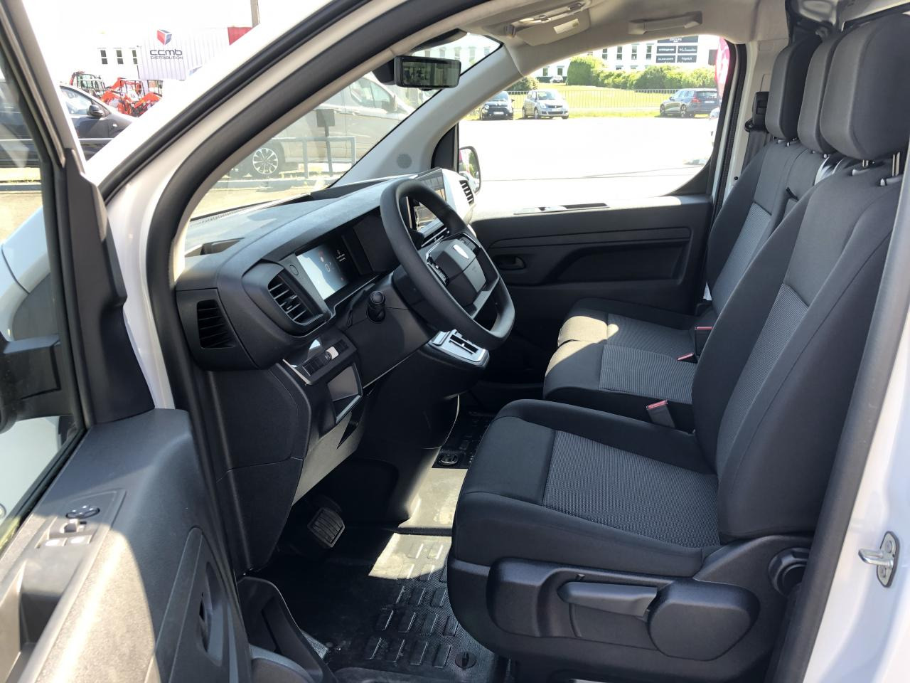 PEUGEOT Expert M 2.0 BlueHDi - 145 S&S - BV EAT8 III FOURGON Fourgon PHASE 2 - Kaubik: pilt 5 PEUGEOT Expert M 2.0 BlueHDi - 145 S&S - BV EAT8 III FOURGON Fourgon PHASE 2 - Kaubik: pilt 5