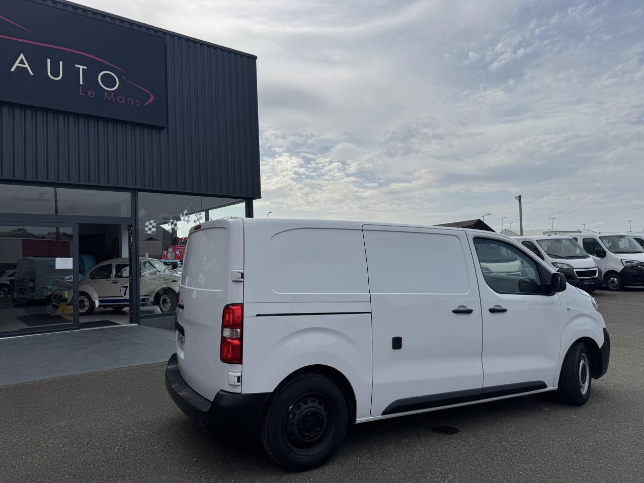 PEUGEOT expert STANDARD 2.0 BLUEHDI 180CH S&S ASPHALT EAT8 - Kaubik: pilt 5 PEUGEOT expert STANDARD 2.0 BLUEHDI 180CH S&S ASPHALT EAT8 - Kaubik: pilt 5