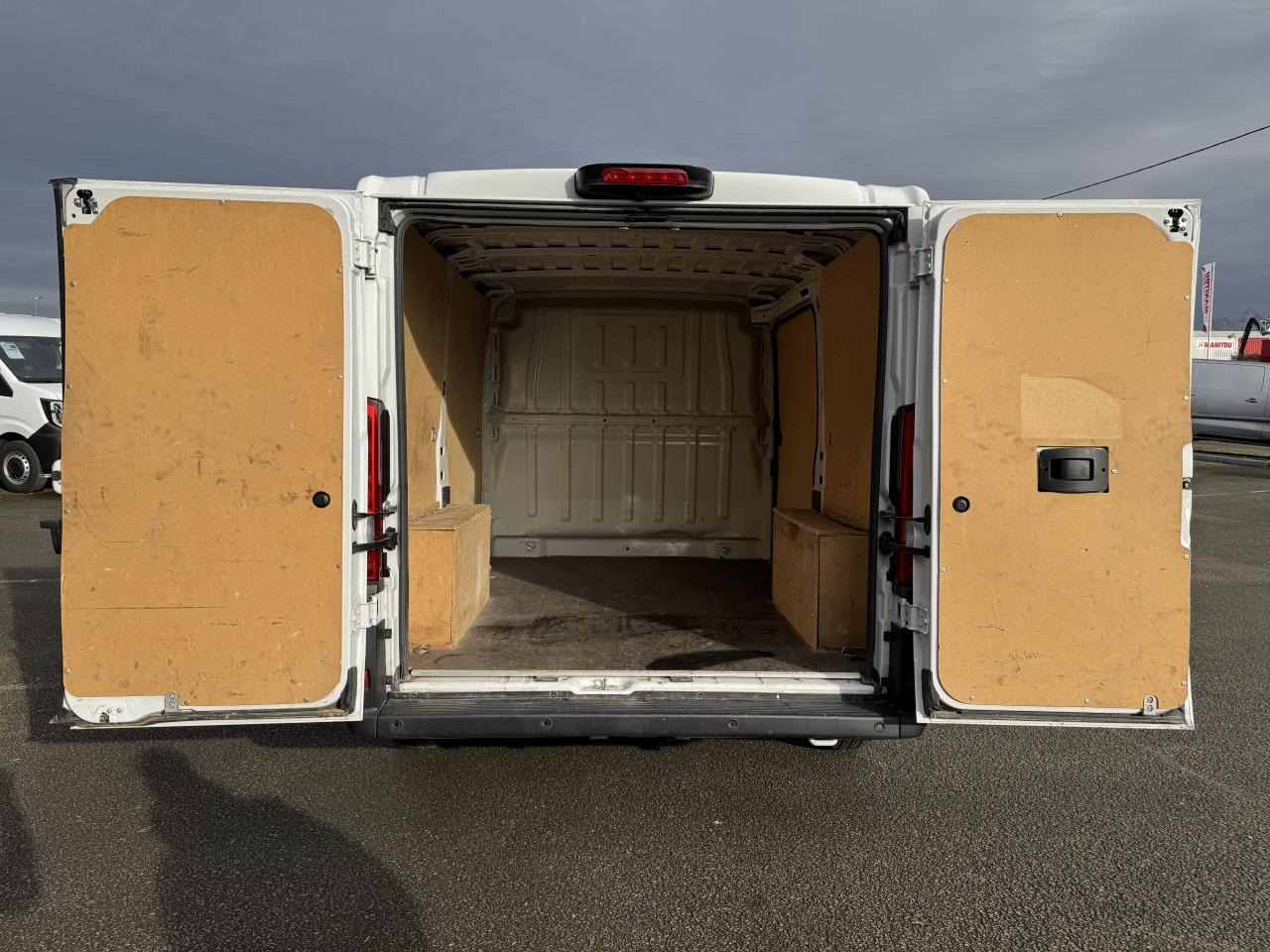 Peugeot Boxer 330 L1H1 2.2 BLUEHDI S&S 140CH ASPHALT - Kaubik: pilt 2 Peugeot Boxer 330 L1H1 2.2 BLUEHDI S&S 140CH ASPHALT - Kaubik: pilt 2