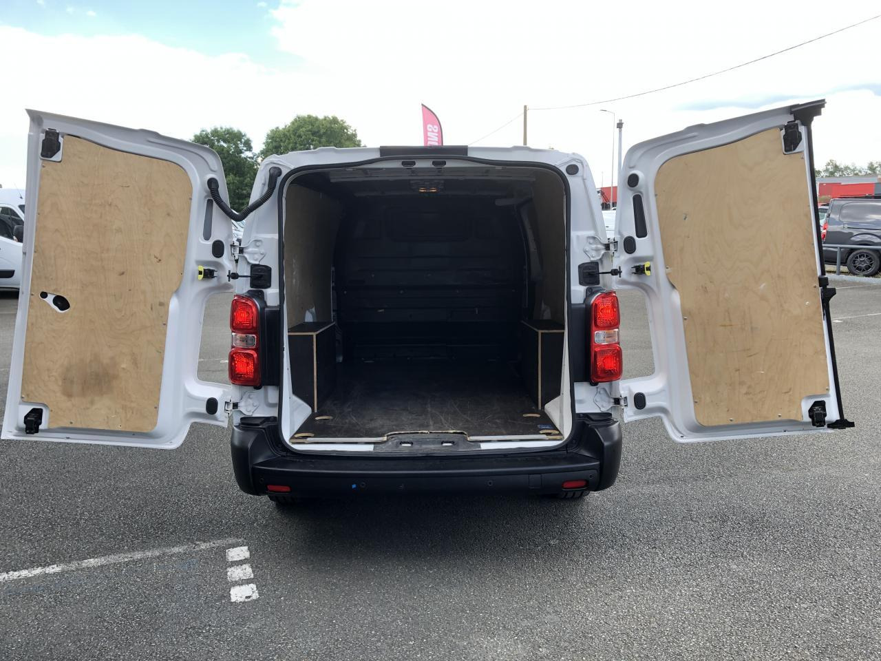 Peugeot Expert LONG 2.0 BLUEHDI 145CH S&S PREMIUM - Kaubik: pilt 2 Peugeot Expert LONG 2.0 BLUEHDI 145CH S&S PREMIUM - Kaubik: pilt 2