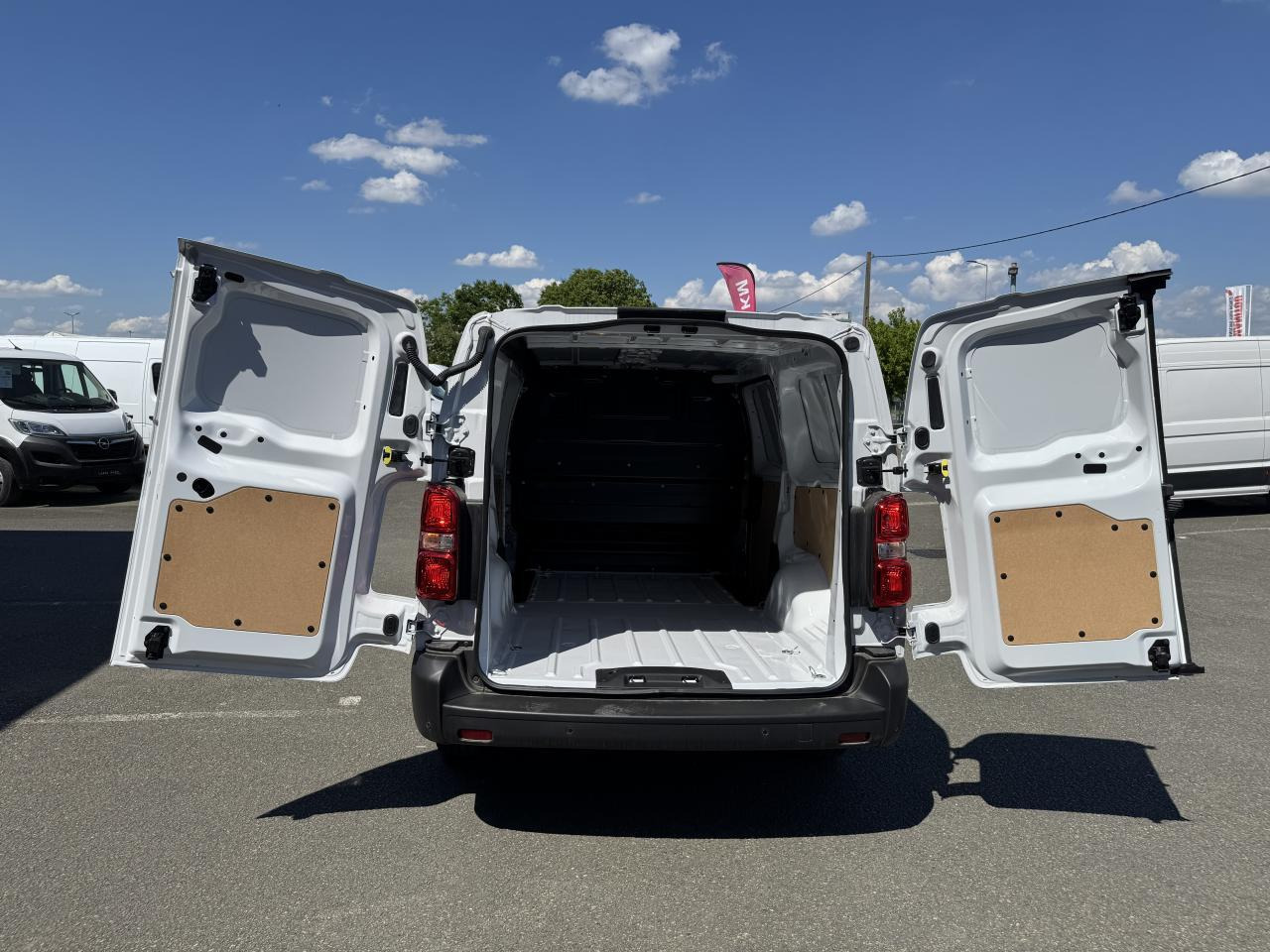 Peugeot Expert XL 2.0 BlueHDi - 145 III FOURGON Fourgon PHASE 2 - Kaubik: pilt 3 Peugeot Expert XL 2.0 BlueHDi - 145 III FOURGON Fourgon PHASE 2 - Kaubik: pilt 3