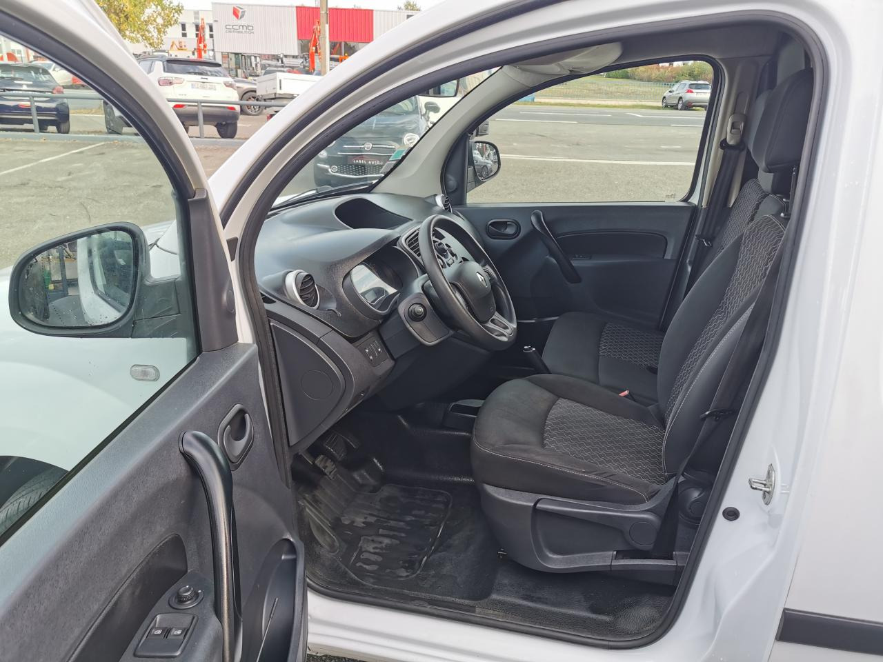 RENAULT Kangoo L1 1.5 Energy dCi - 80 II EXPRESS FOURGON Générique PHASE 2 - Kaubik: pilt 4 RENAULT Kangoo L1 1.5 Energy dCi - 80 II EXPRESS FOURGON Générique PHASE 2 - Kaubik: pilt 4