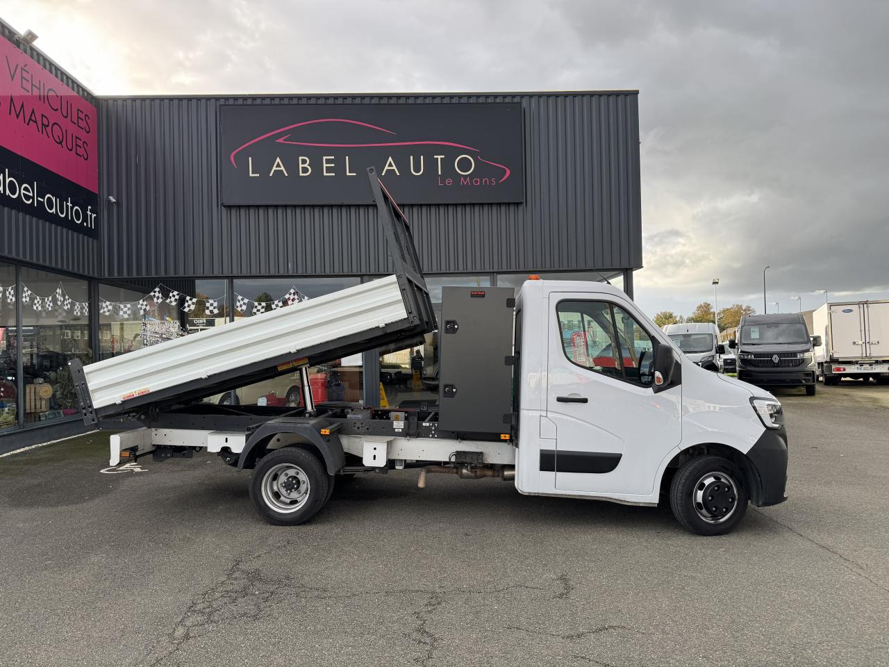RENAULT MASTER 3T5 BENNE COFFRE RJ 2.3 DCI 145CH PROPULSION - Tarbesõiduk kallur: pilt 5 RENAULT MASTER 3T5 BENNE COFFRE RJ 2.3 DCI 145CH PROPULSION - Tarbesõiduk kallur: pilt 5