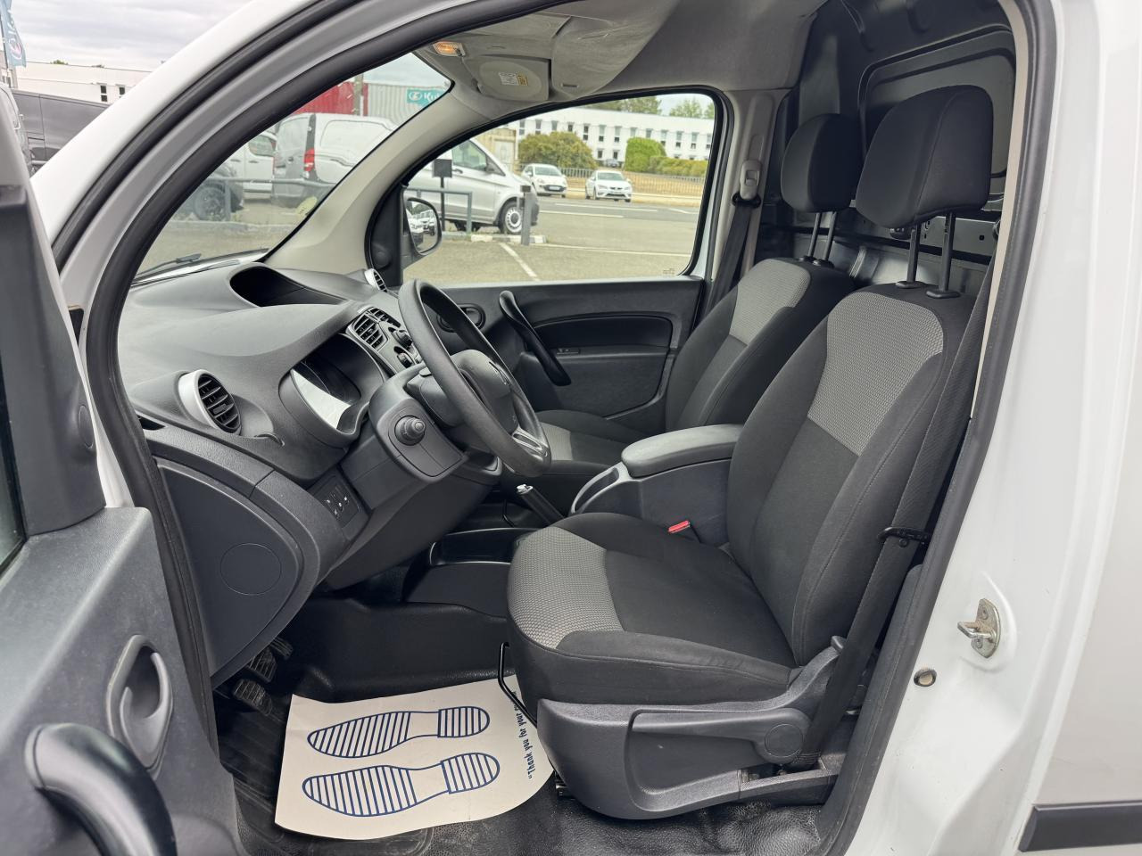 Renault Kangoo 1.5 BLUE DCI 80CH GRAND CONFORT 5CV - Väike kaubik: pilt 4 Renault Kangoo 1.5 BLUE DCI 80CH GRAND CONFORT 5CV - Väike kaubik: pilt 4