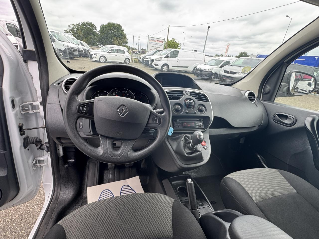 Renault Kangoo 1.5 BLUE DCI 80CH GRAND CONFORT 5CV - Väike kaubik: pilt 3 Renault Kangoo 1.5 BLUE DCI 80CH GRAND CONFORT 5CV - Väike kaubik: pilt 3