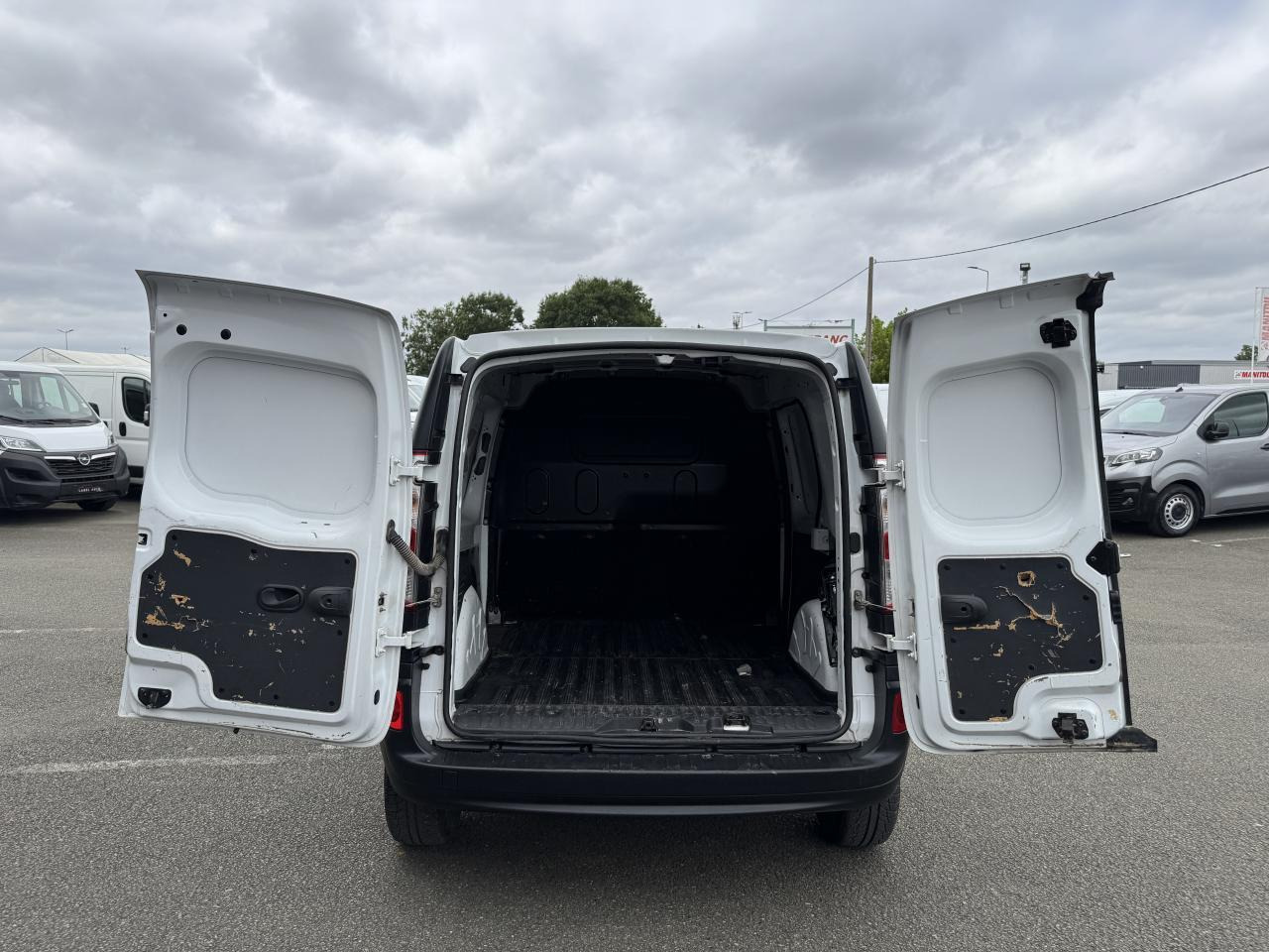 Renault Kangoo 1.5 BLUE DCI 80CH GRAND CONFORT 5CV - Väike kaubik: pilt 2 Renault Kangoo 1.5 BLUE DCI 80CH GRAND CONFORT 5CV - Väike kaubik: pilt 2
