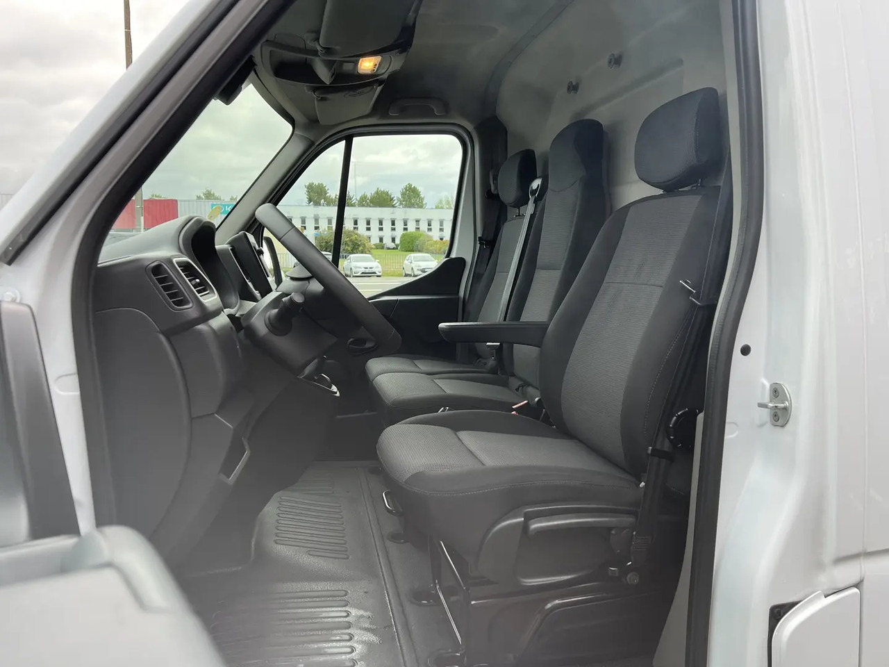 Renault Master F3300 L2H2 2.3 BLUE DCI 135CH GRAND CONFORT EURO6 - Kaubik: pilt 5 Renault Master F3300 L2H2 2.3 BLUE DCI 135CH GRAND CONFORT EURO6 - Kaubik: pilt 5