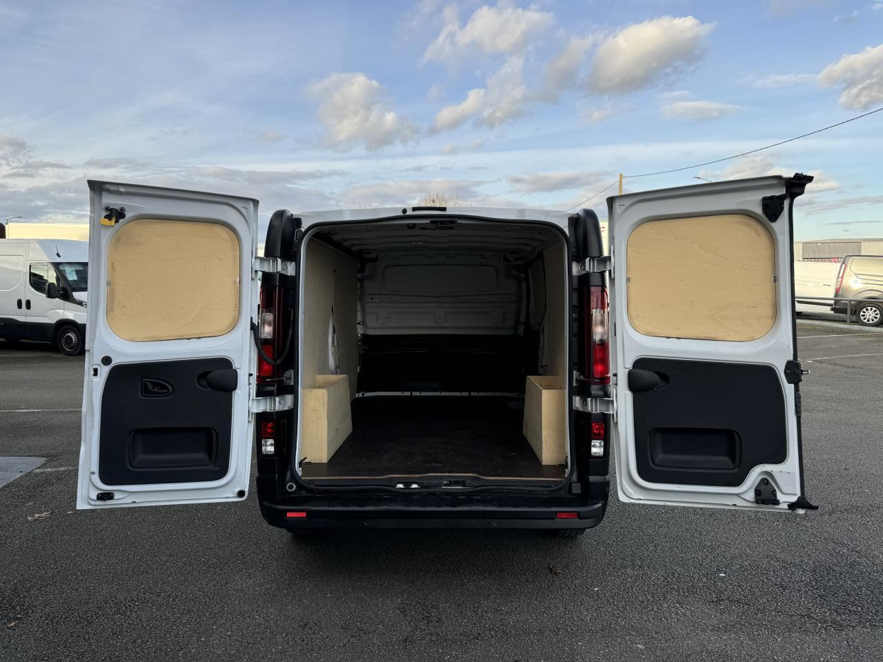 Renault Trafic L2H1 3000 Kg 2.0 Blue dCi - 130 III FOURGON Fourgon Grand Confort L2H1 PHASE 3 - Kaubik: pilt 3 Renault Trafic L2H1 3000 Kg 2.0 Blue dCi - 130 III FOURGON Fourgon Grand Confort L2H1 PHASE 3 - Kaubik: pilt 3