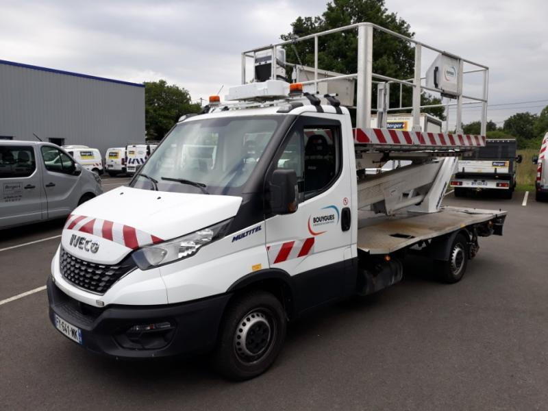 Iveco Daily 35S14 Plateau Nacelle 6m50 Spécial tunnel - Veoautolt tõusev platvorm: pilt 1 Iveco Daily 35S14 Plateau Nacelle 6m50 Spécial tunnel - Veoautolt tõusev platvorm: pilt 1