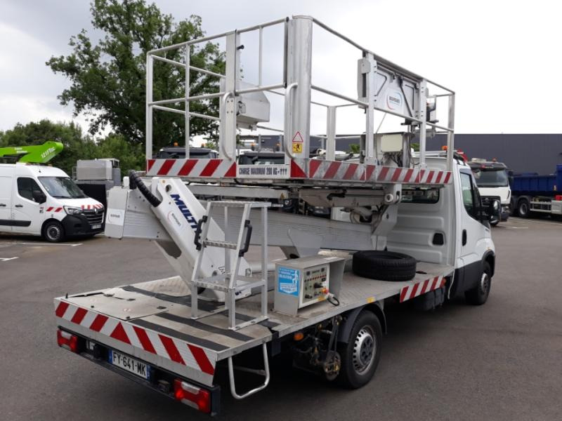 Iveco Daily 35S14 Plateau Nacelle 6m50 Spécial tunnel - Veoautolt tõusev platvorm: pilt 4 Iveco Daily 35S14 Plateau Nacelle 6m50 Spécial tunnel - Veoautolt tõusev platvorm: pilt 4